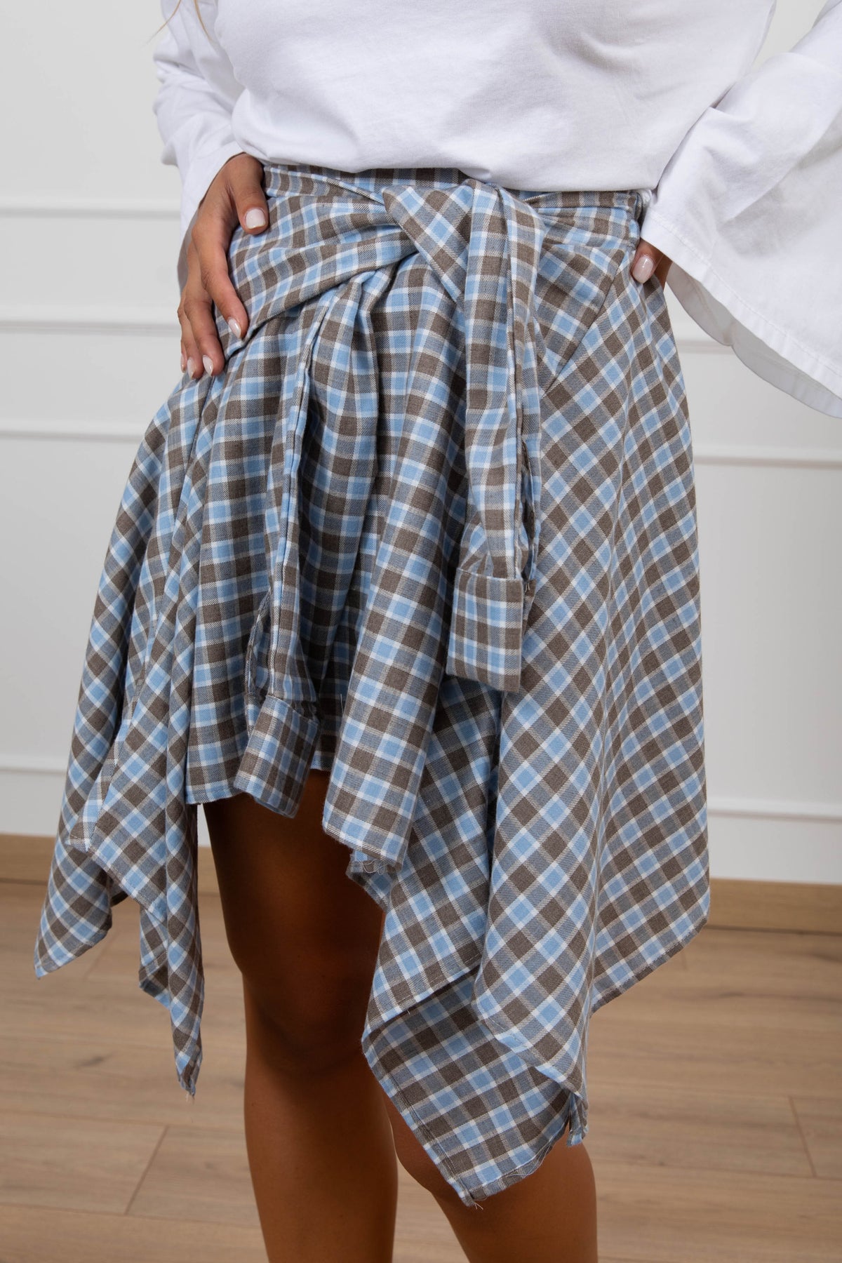 Mini-gonna check effetto camicia annodata tortora/azzurro ViCOLO
