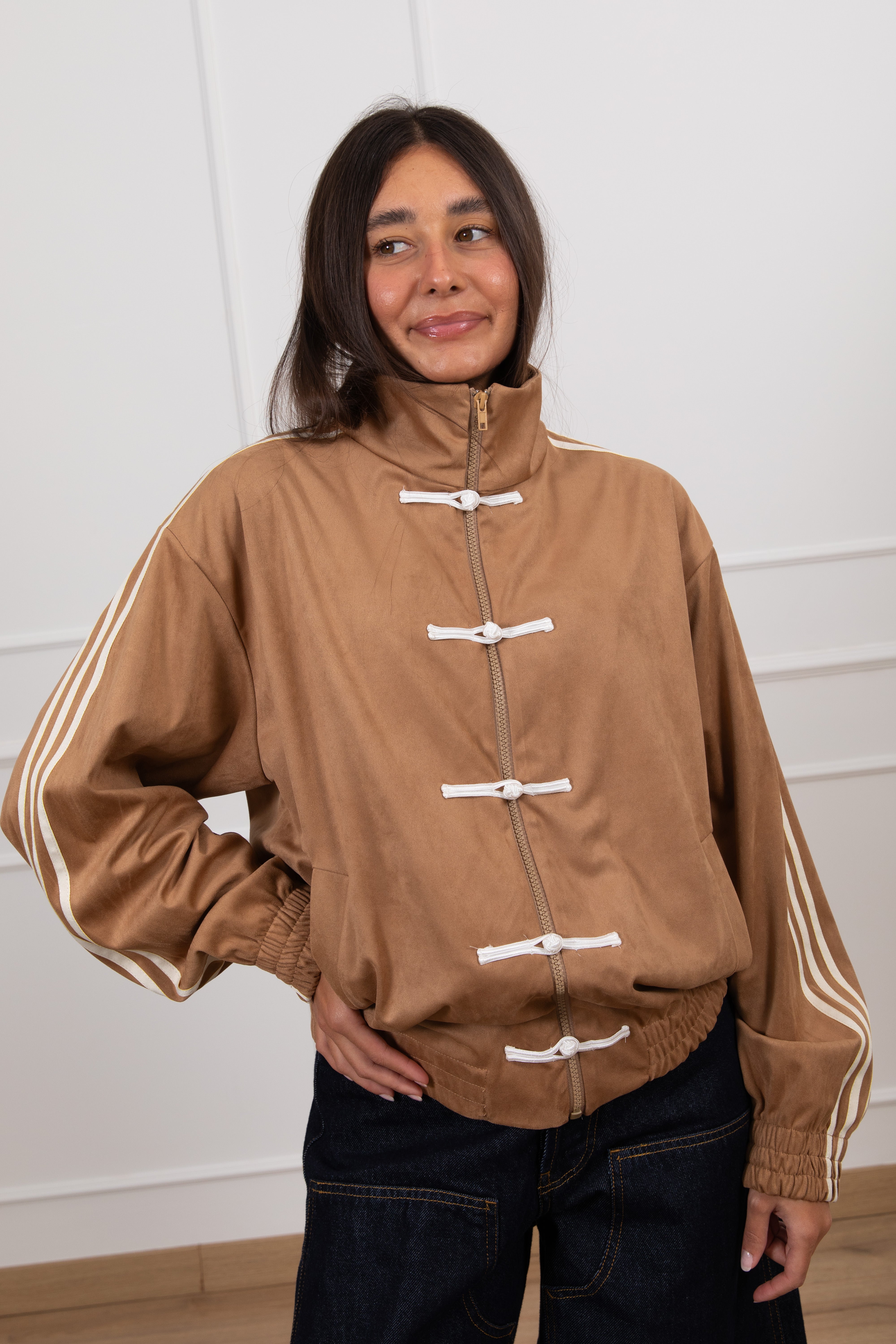 Bomber in eco-camoscio con bande laterali e alamari Tensione IN