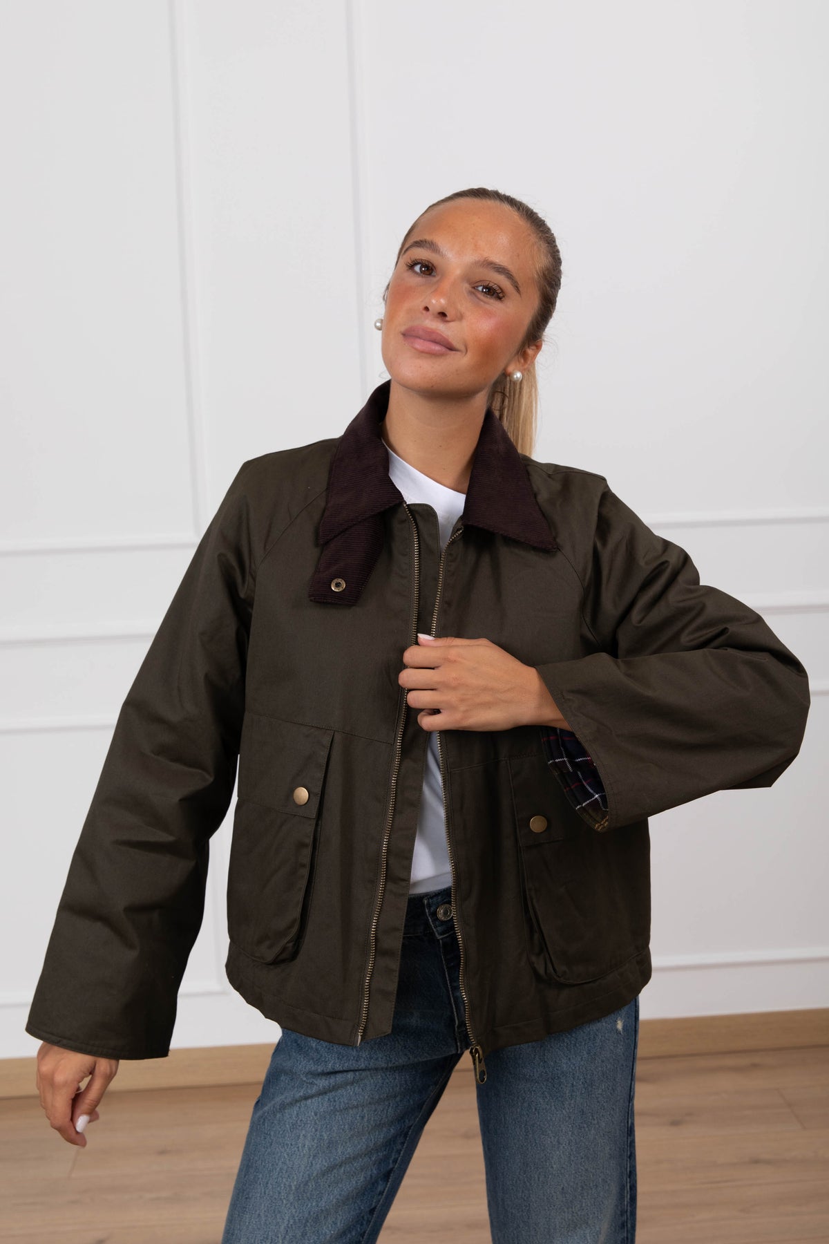 PRE ORDER 28/09 Field jacket cropped con colletto in velluto a coste variante militare Tensione IN