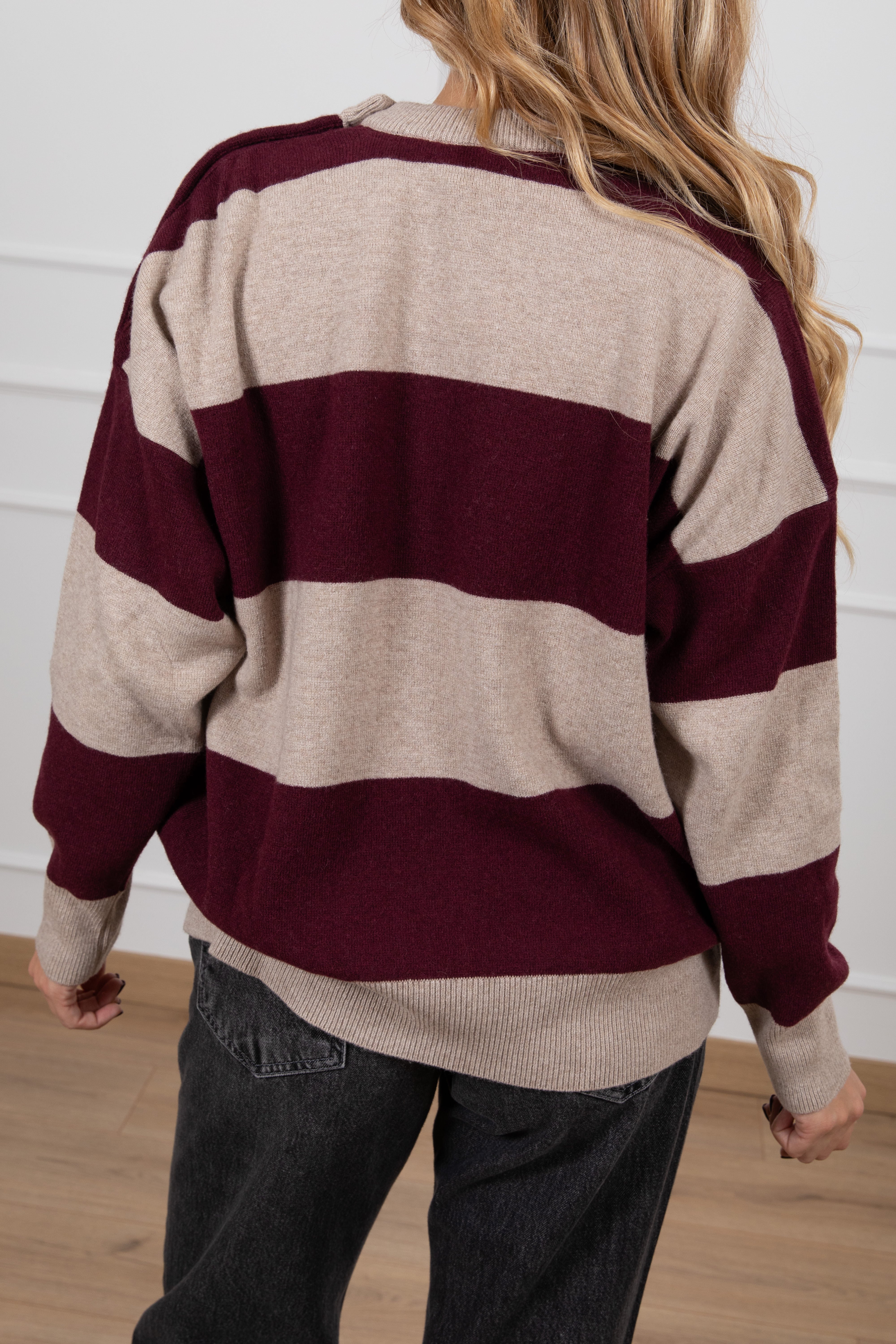 Pull a righe con bottoni sulla spalla ViCOLO