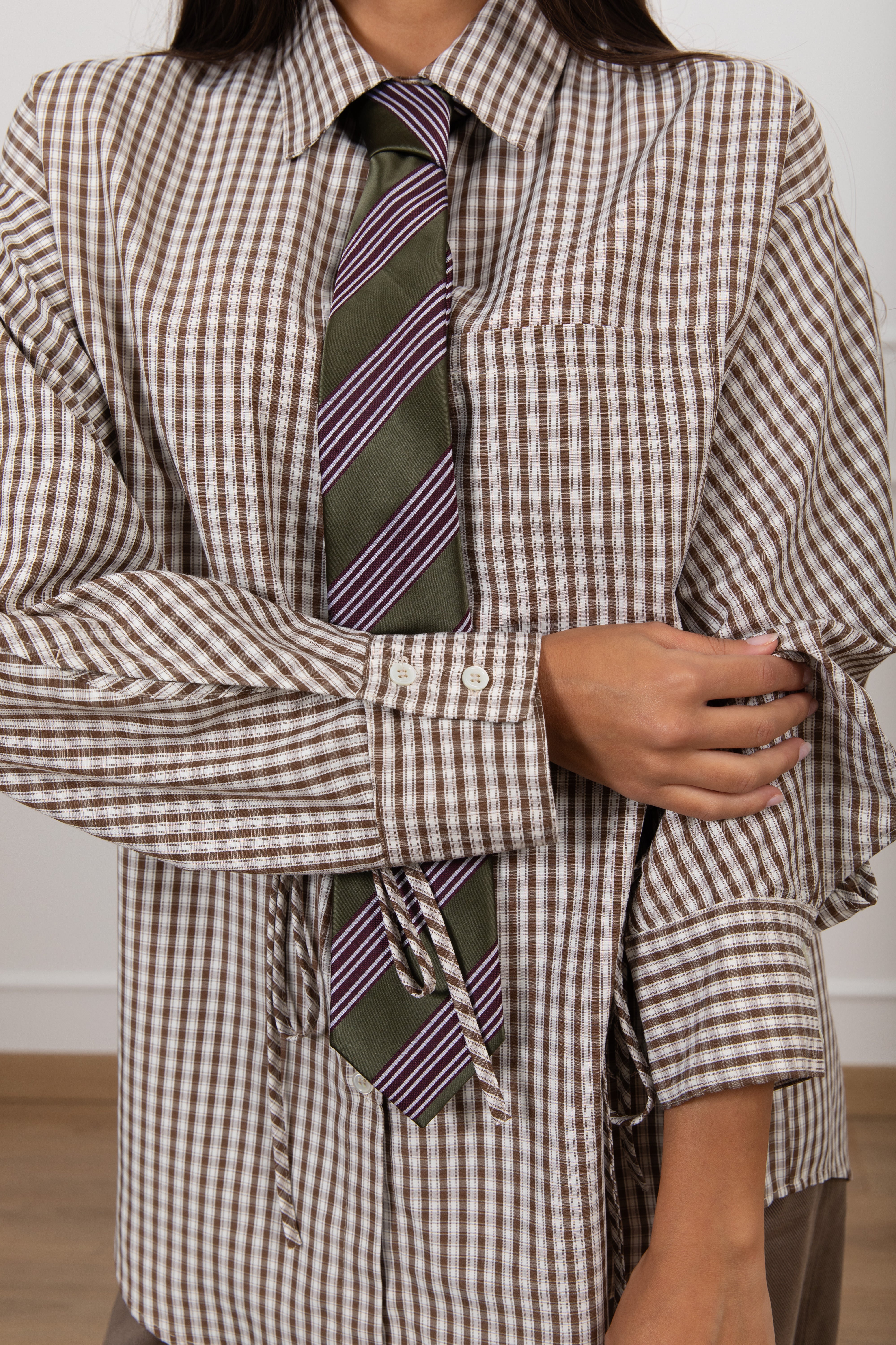 Camicia over-size quadri con cravatta e fiocco manica ViCOLO