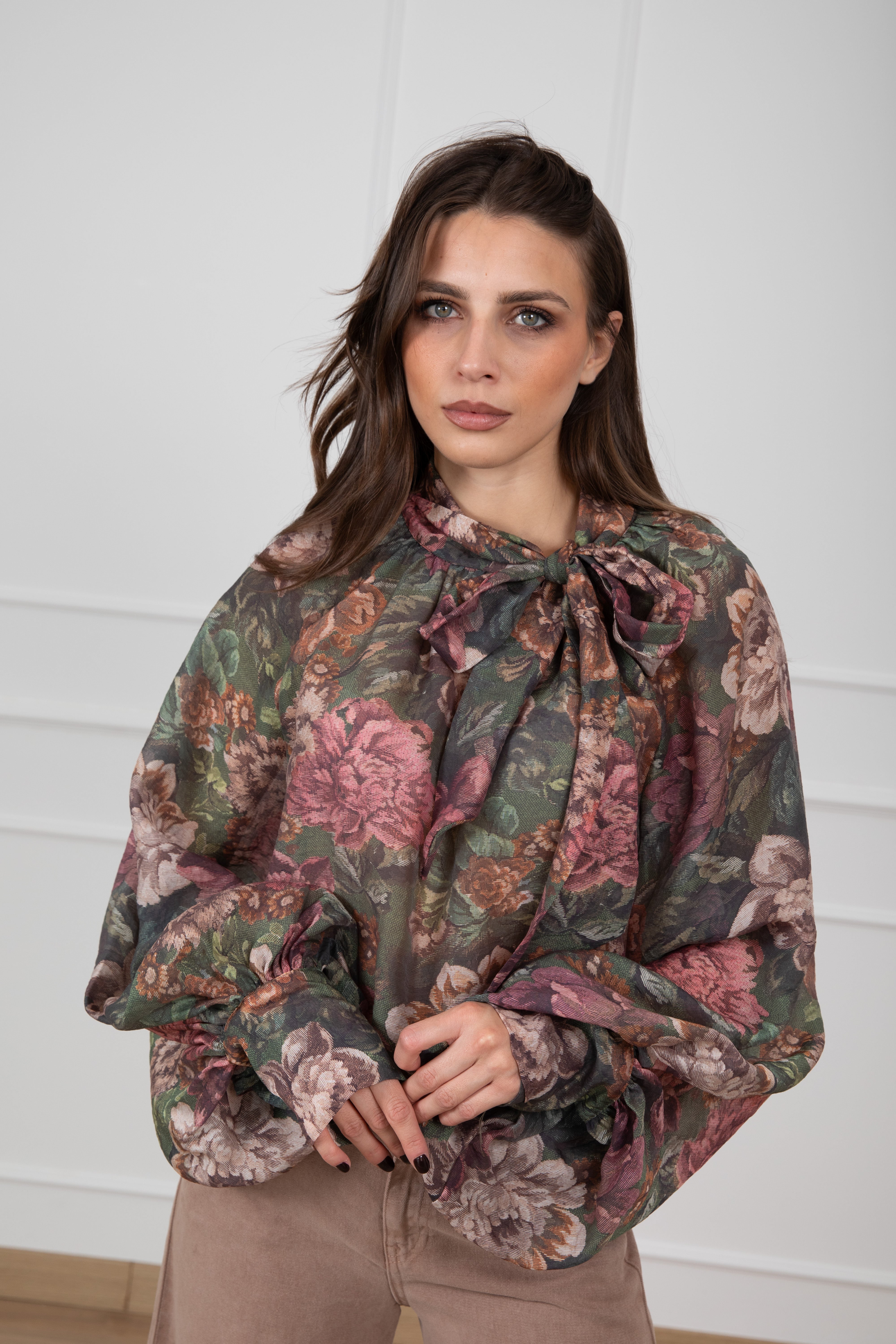 Blusa in lyocell fantasia romance con fiocco Tensione IN