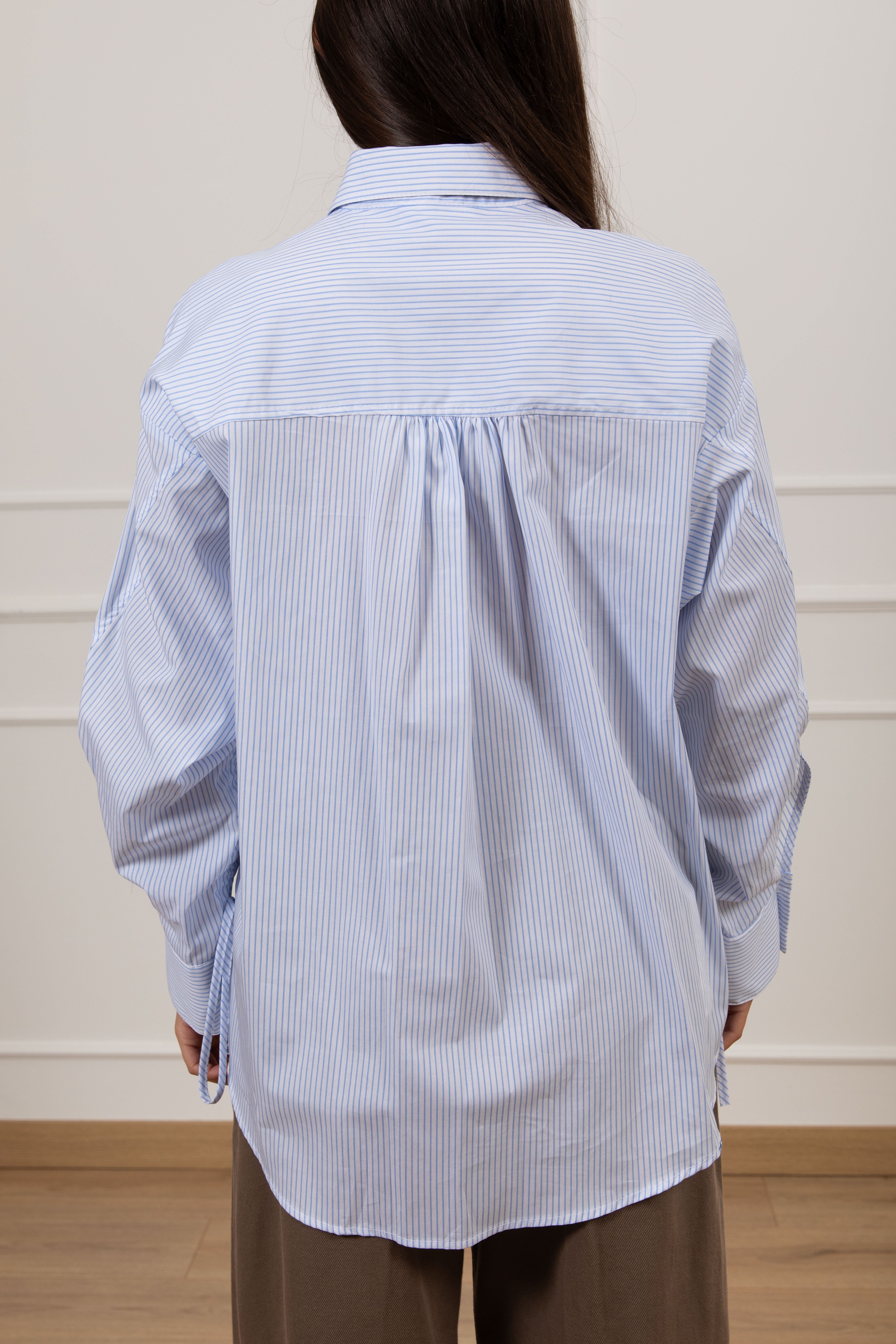 Camicia bacchettata con cravatta e fiocco manica ViCOLO