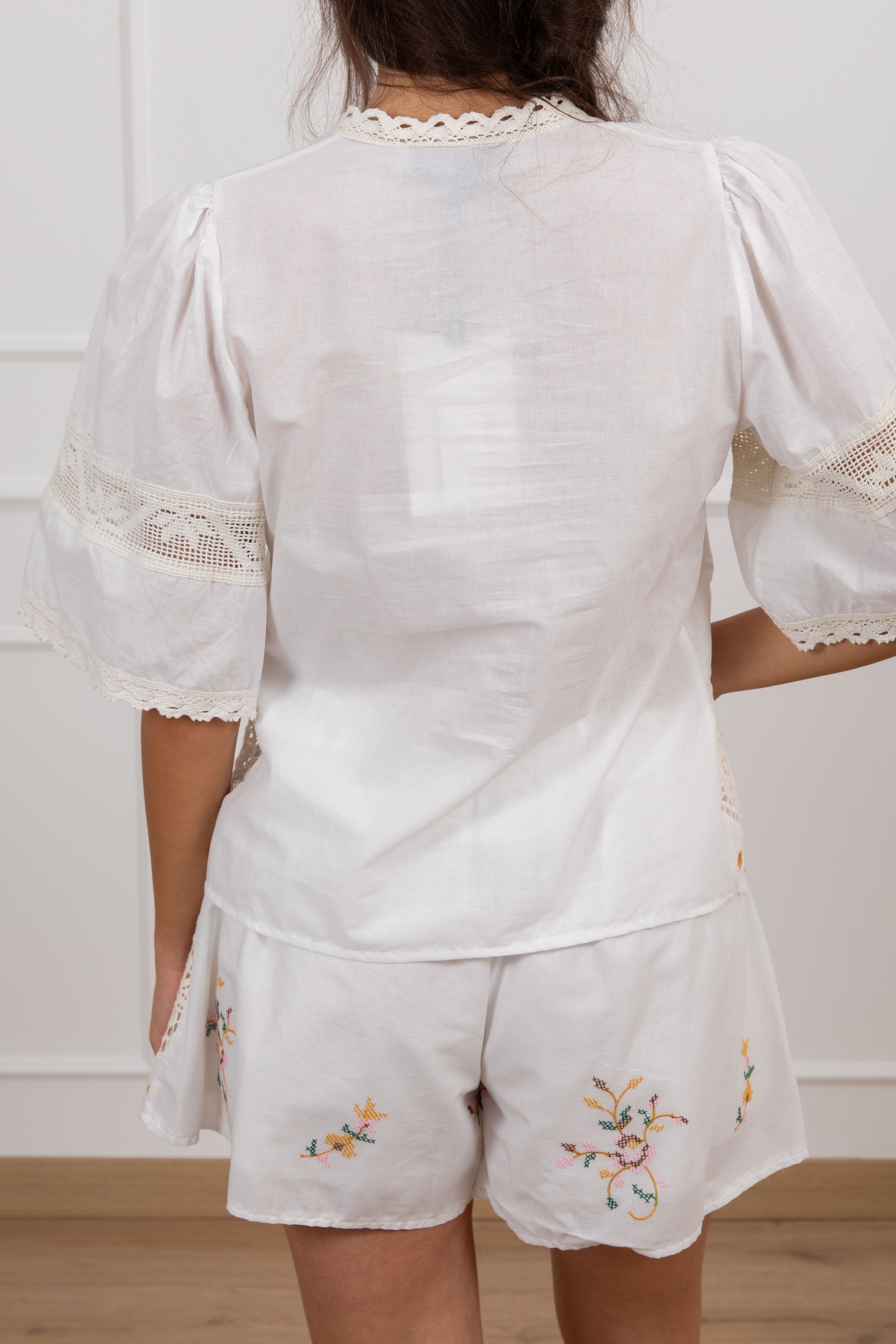 Camicia con ricami e pizzo Haveone