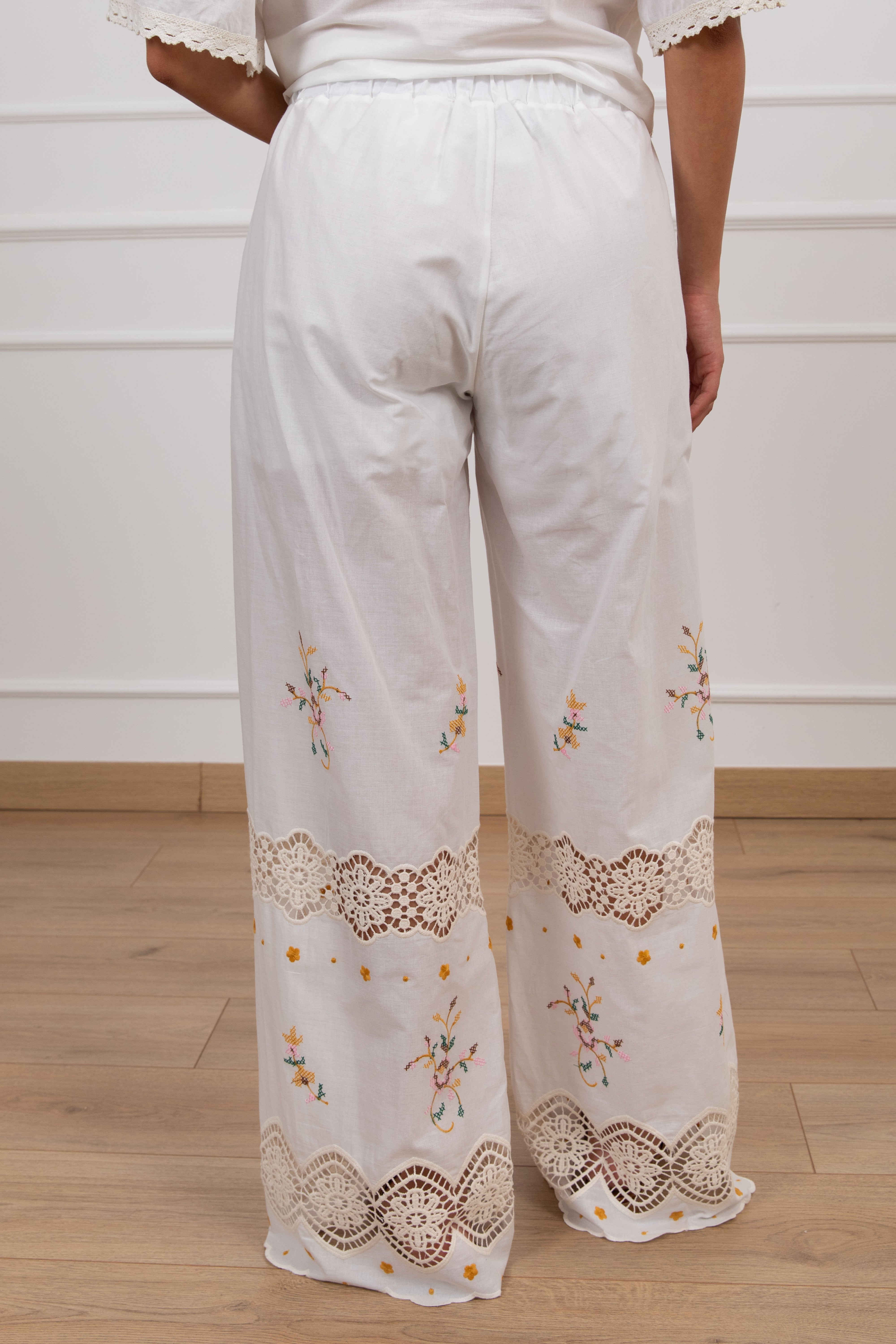 Pantalone con ricami e pizzo Haveone