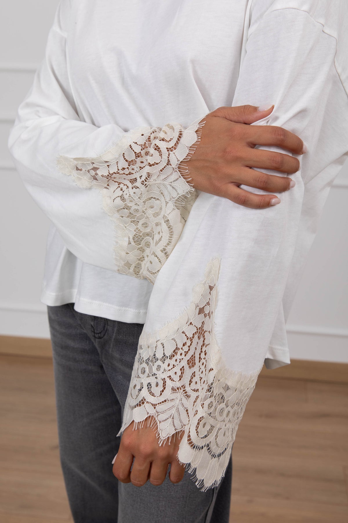 T-shirt con polsino pizzo variante panna Tensione IN