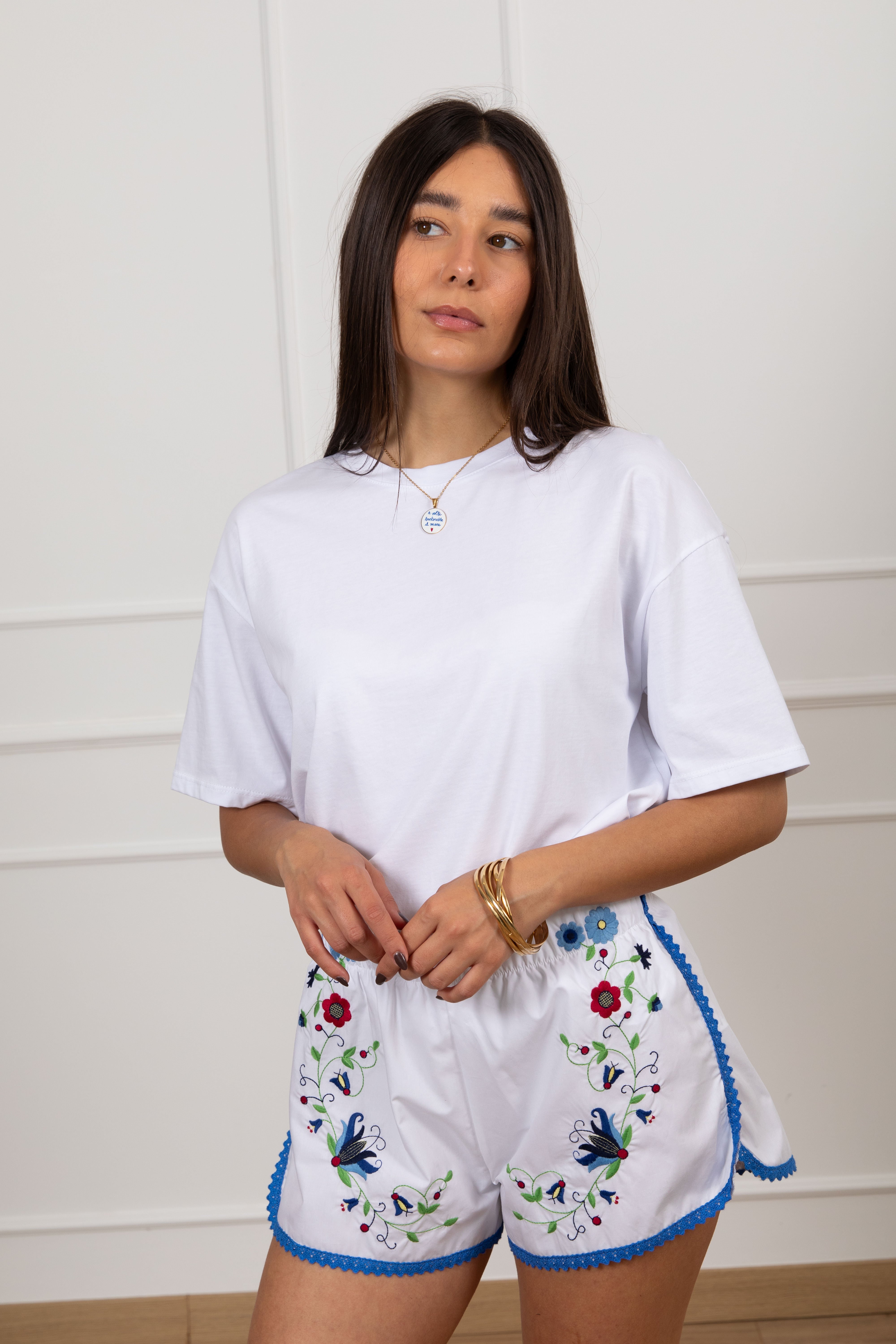 T-shirt con collana "a volte basterebbe il mare" Haveone