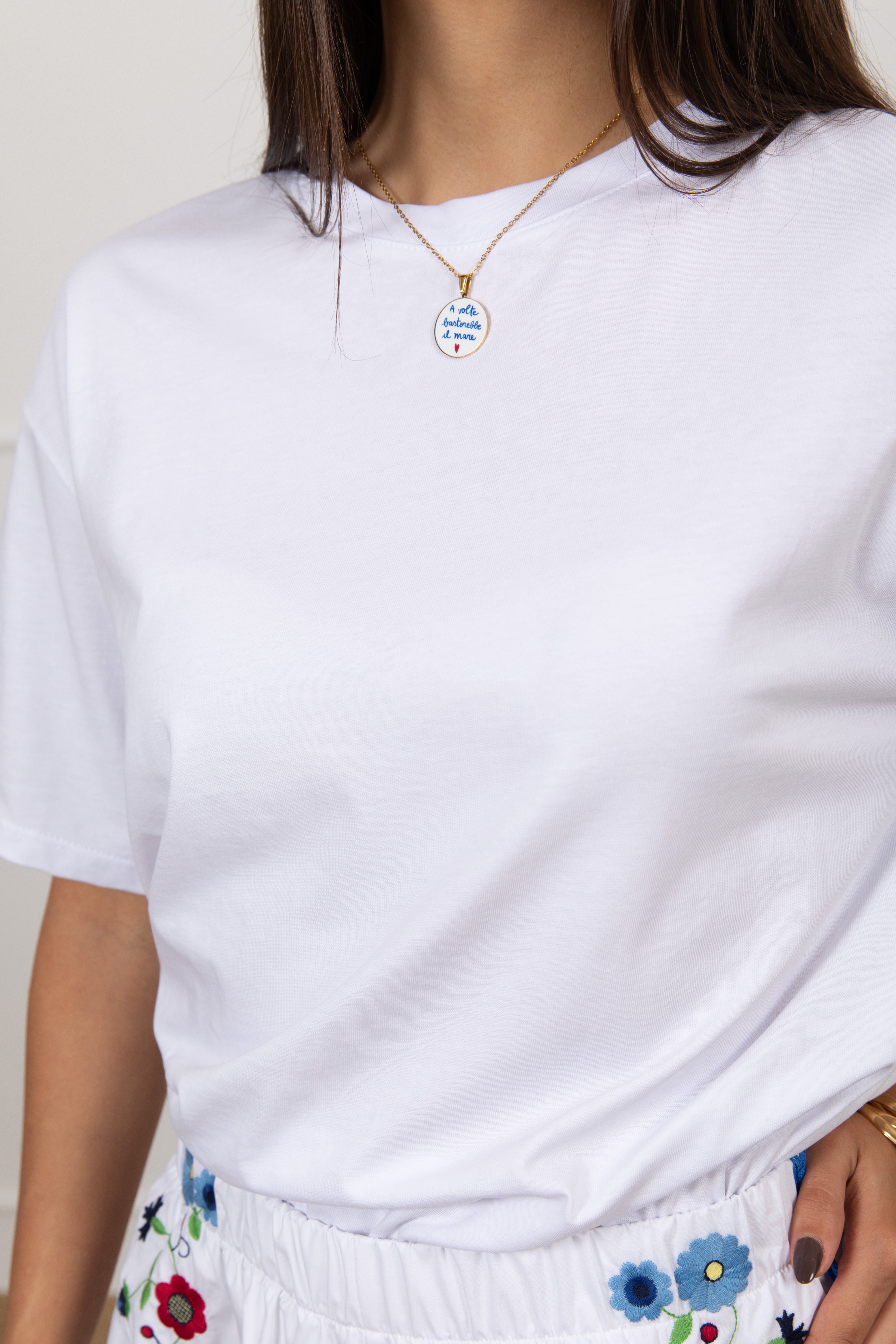 T-shirt con collana "a volte basterebbe il mare" Haveone