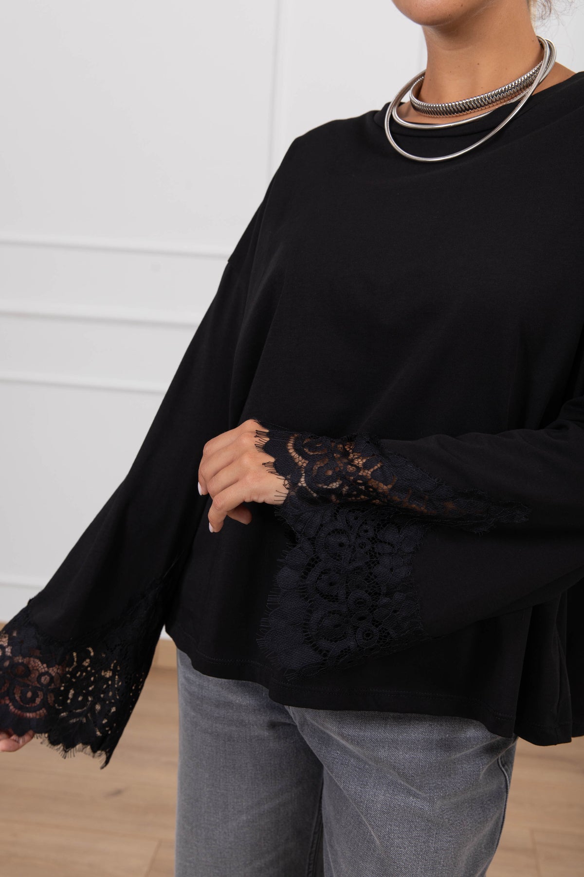 T-shirt con polsino pizzo variante nero Tensione IN