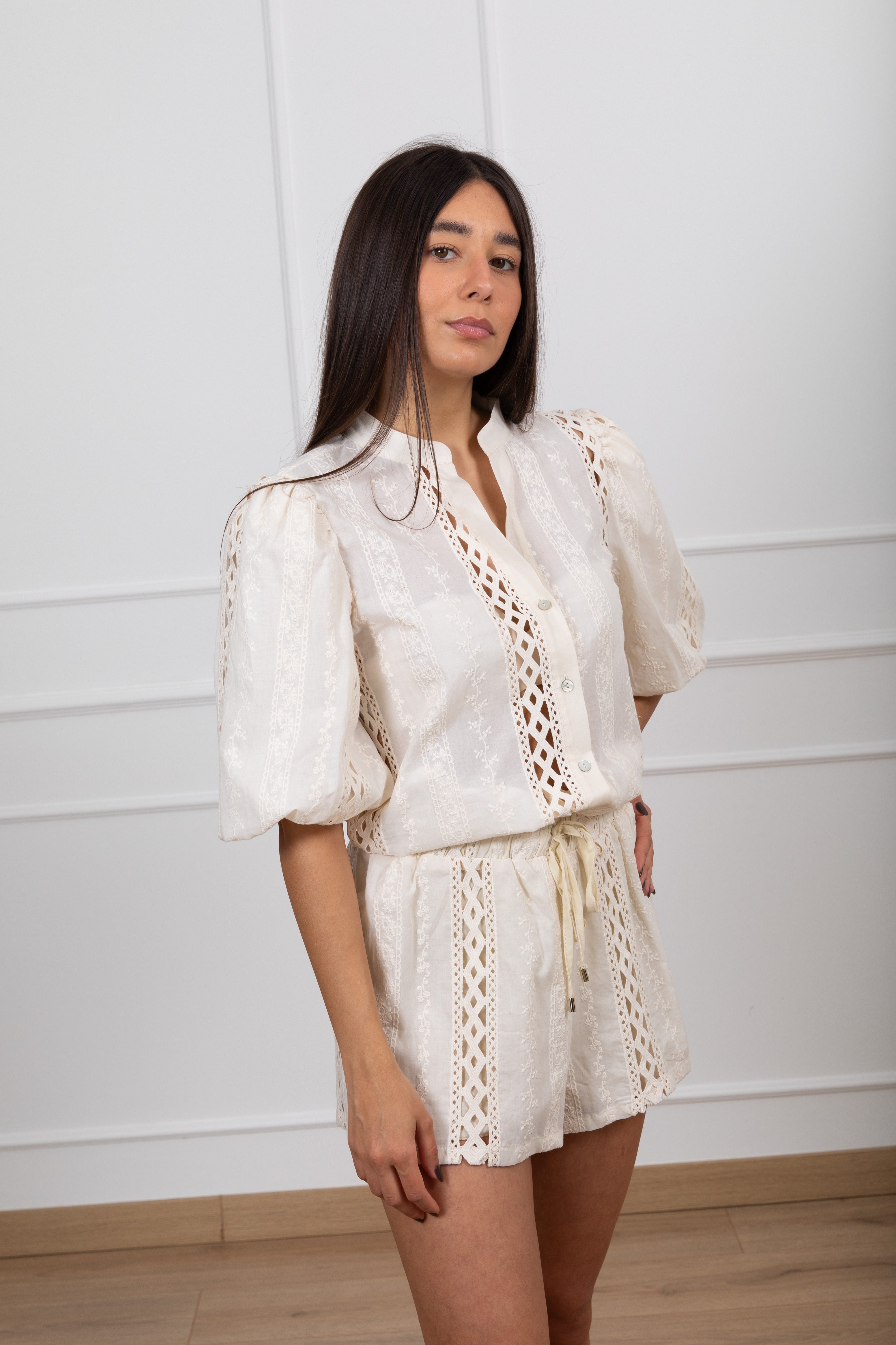 Shorts con ricamo e inserto macramè Motel