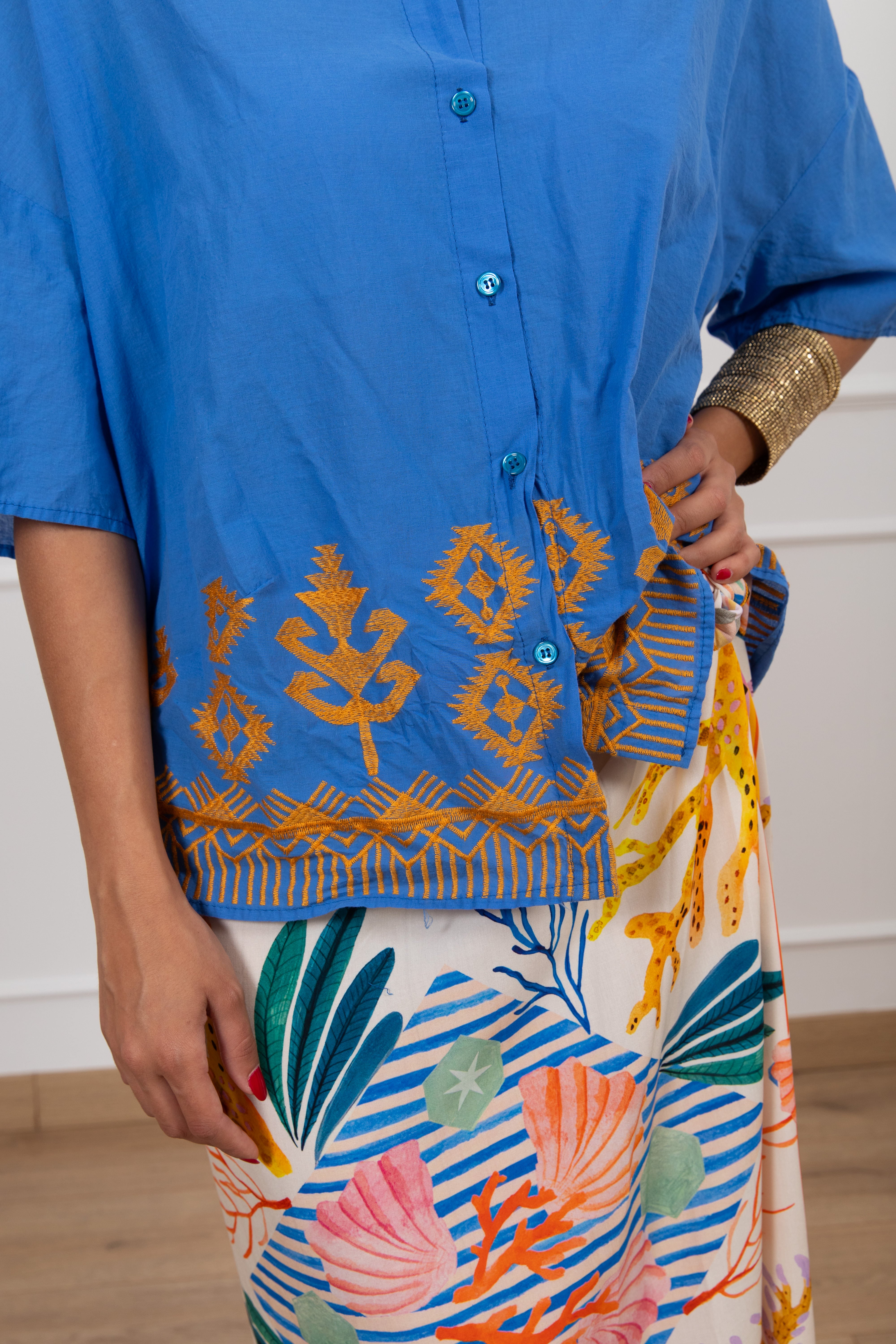 Camicia in mussola con ricami ViCOLO