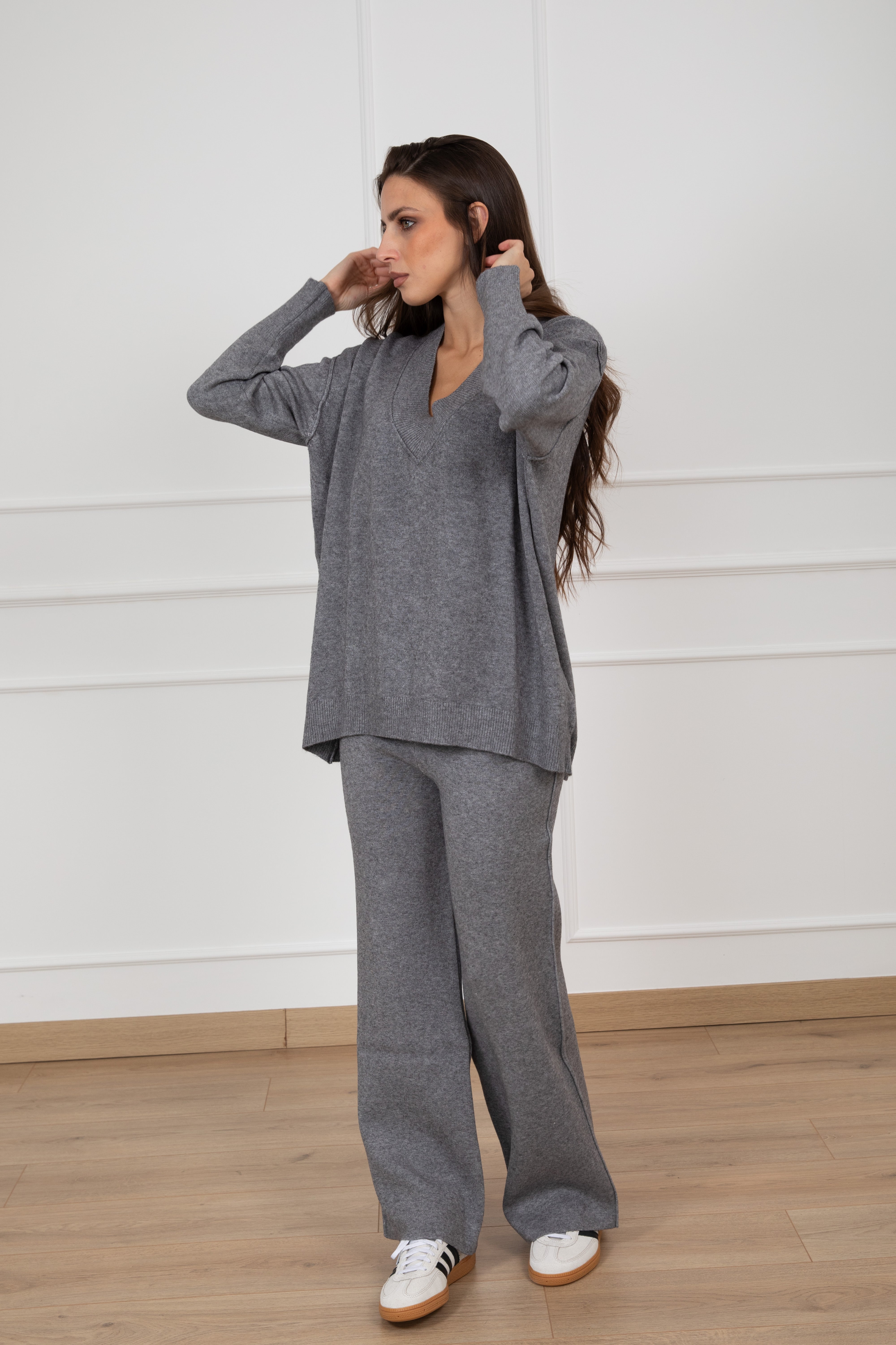 Tuta in maglia pull over-size con scollo a "V" e pantalone gamba dritta Susy Mix