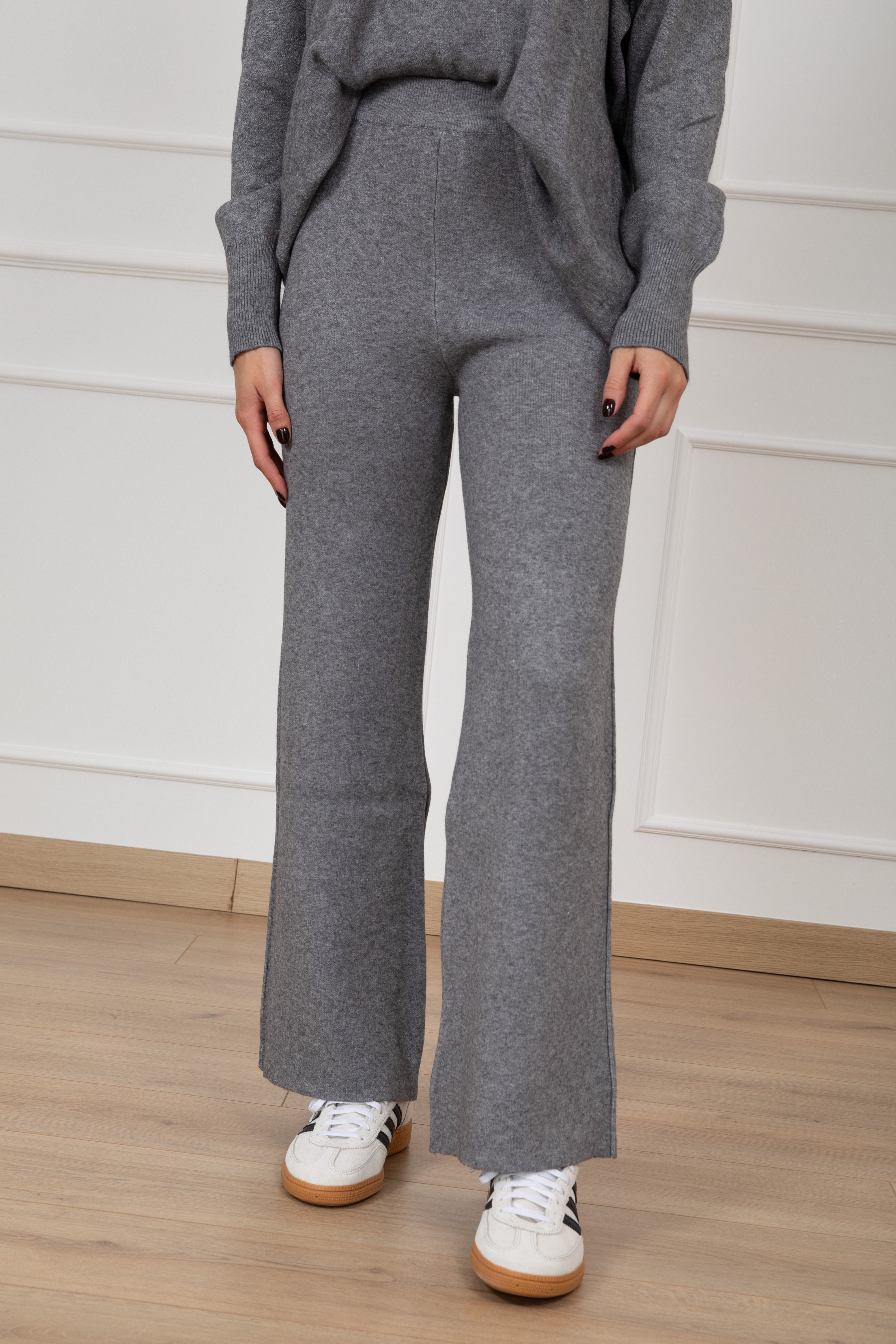 Tuta in maglia pull over-size con scollo a "V" e pantalone gamba dritta Susy Mix