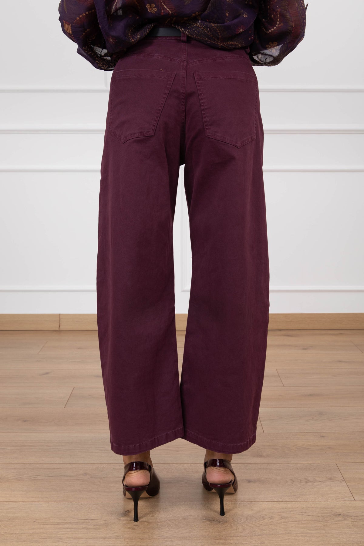 Pantalone 5 tasche con cintura placca variante bordeaux Tensione IN