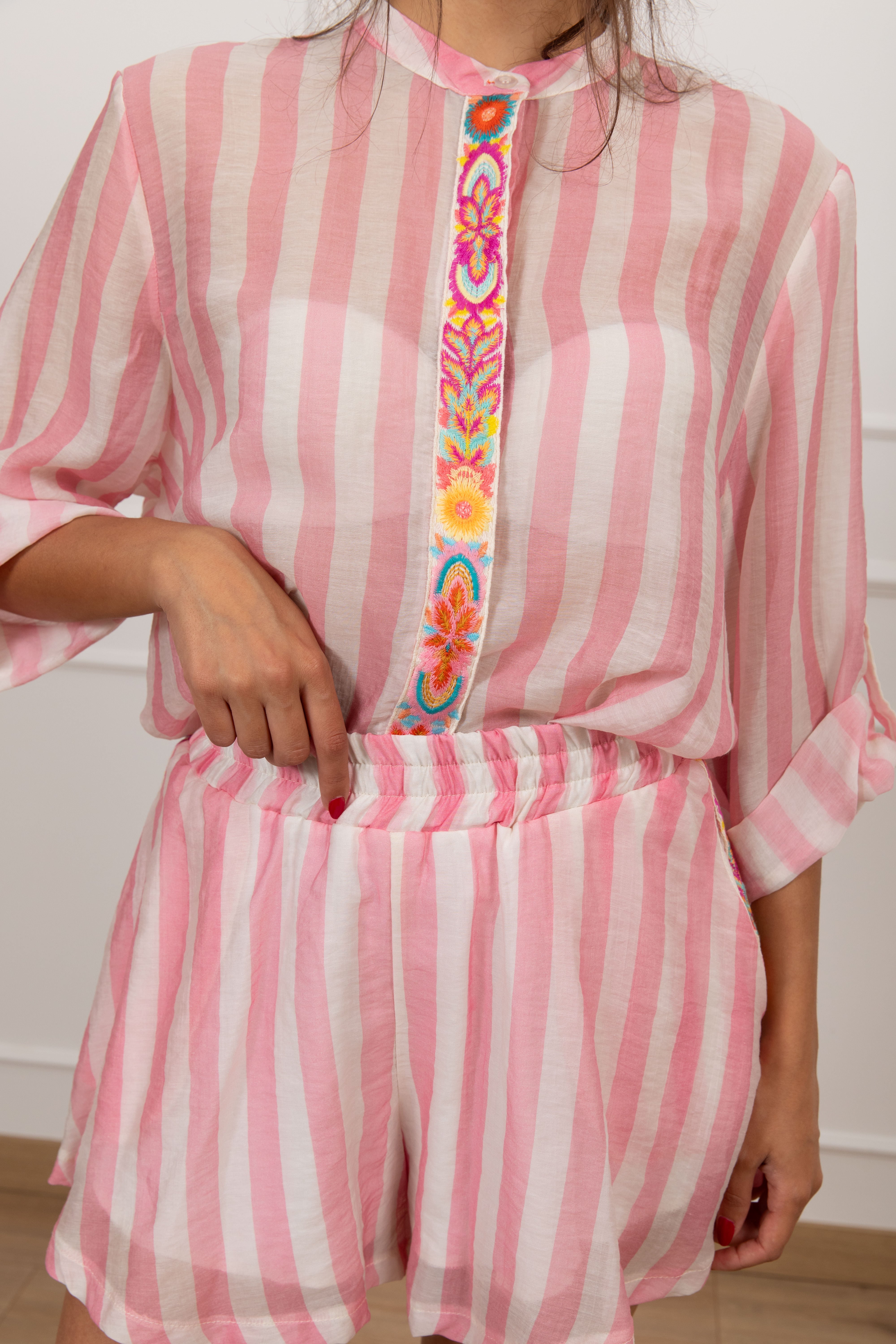 Camicia a righe con passamaneria Tensione IN