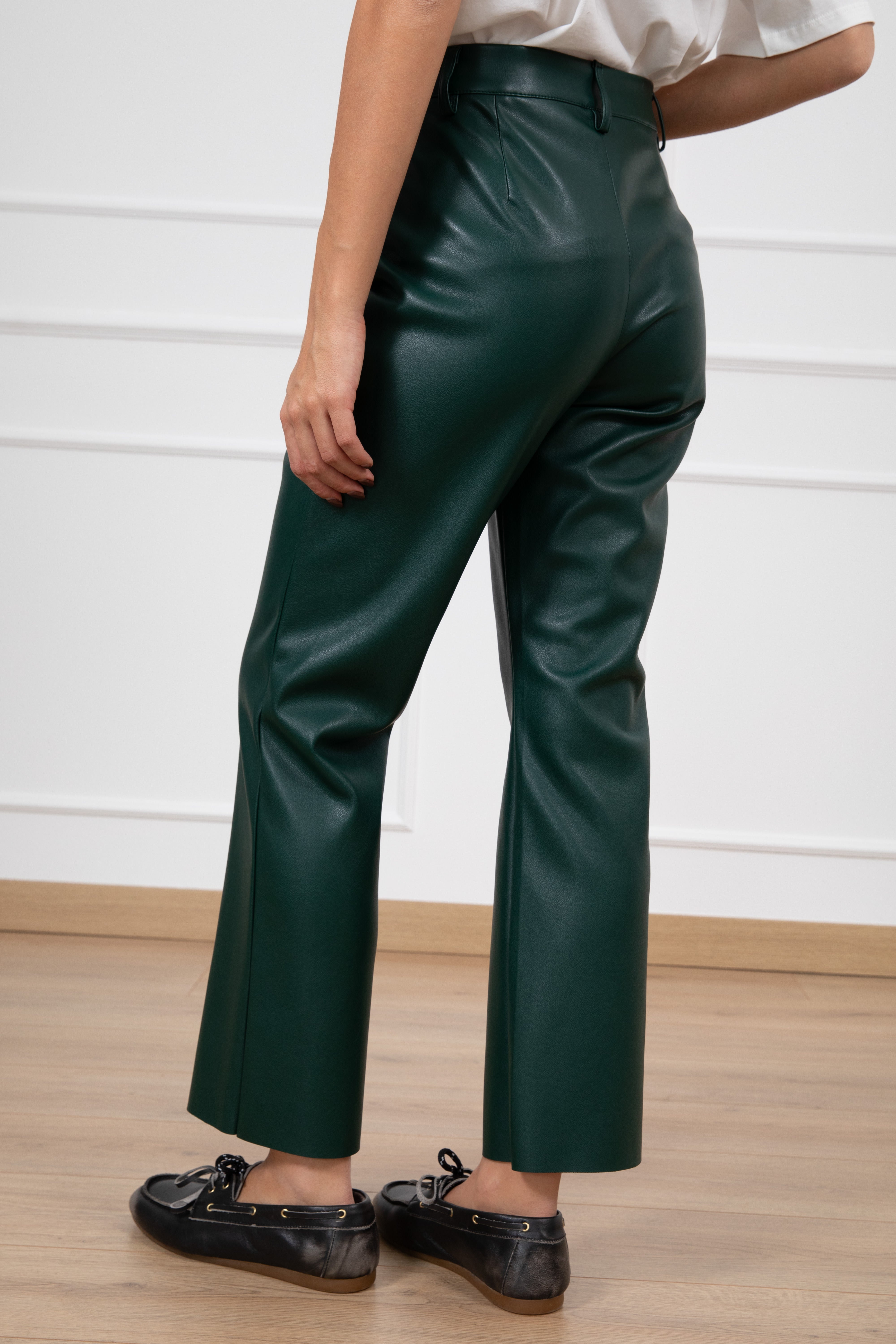 Pantalone a trombetta in eco-pelle Tensione IN