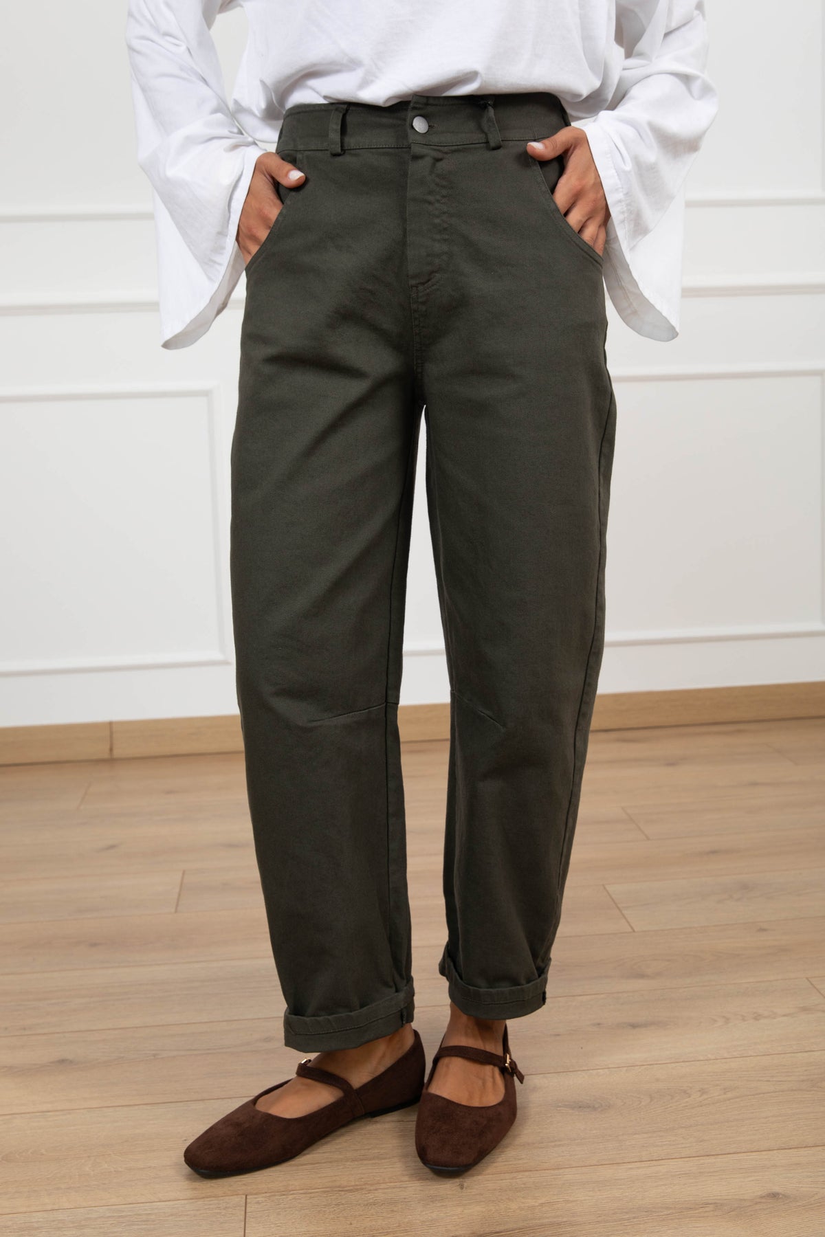 Jeans color egg-fit con elastico sul retro variante militare Tensione IN