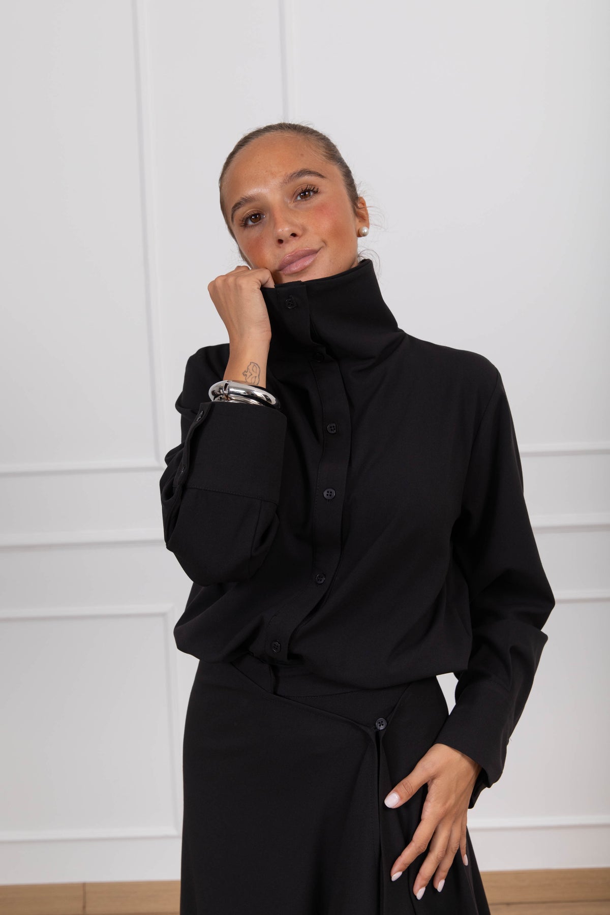 Camicia con collo ad anello variante nero Tensione IN