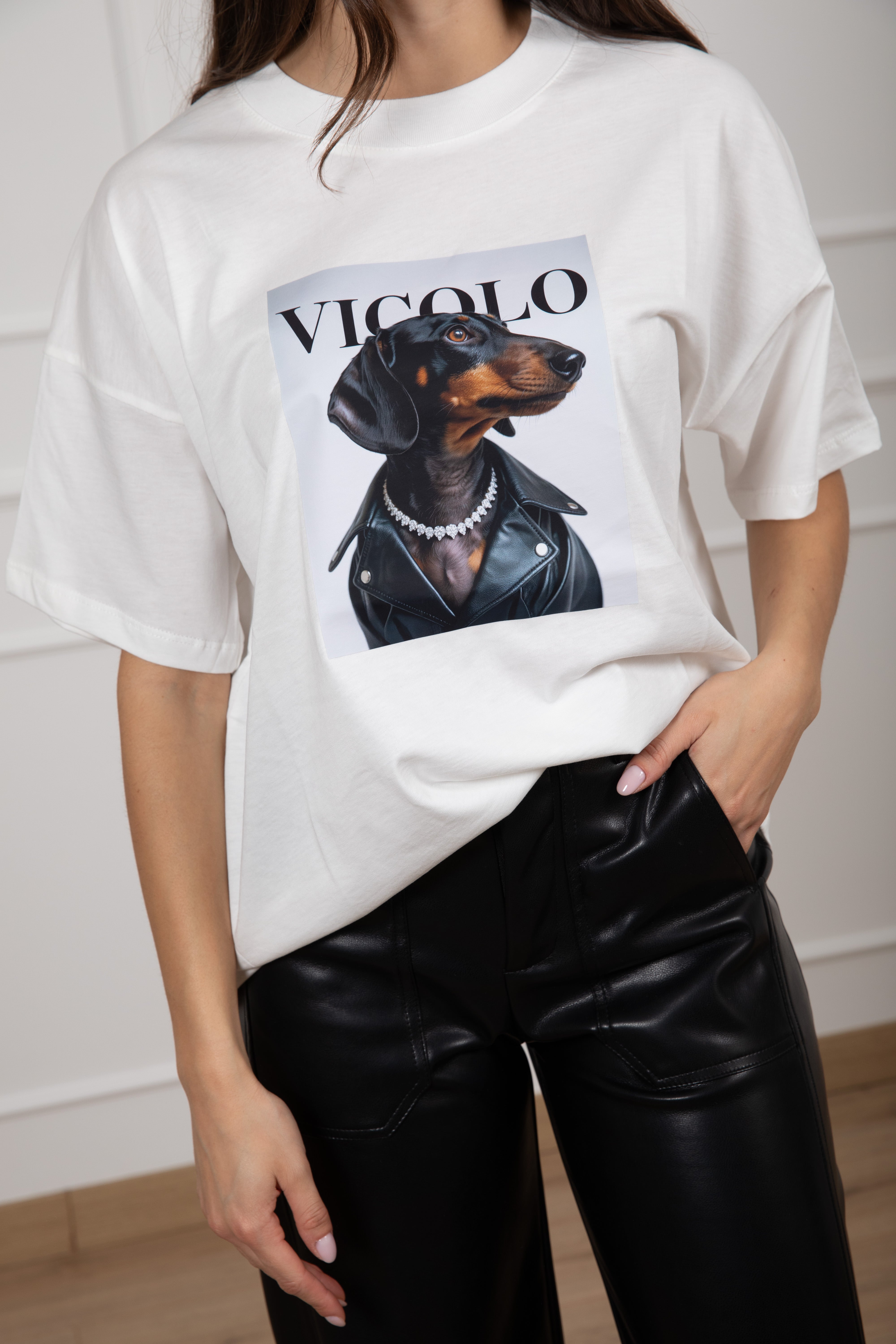 T-shirt over-size bassotto con chiodo ViCOLO
