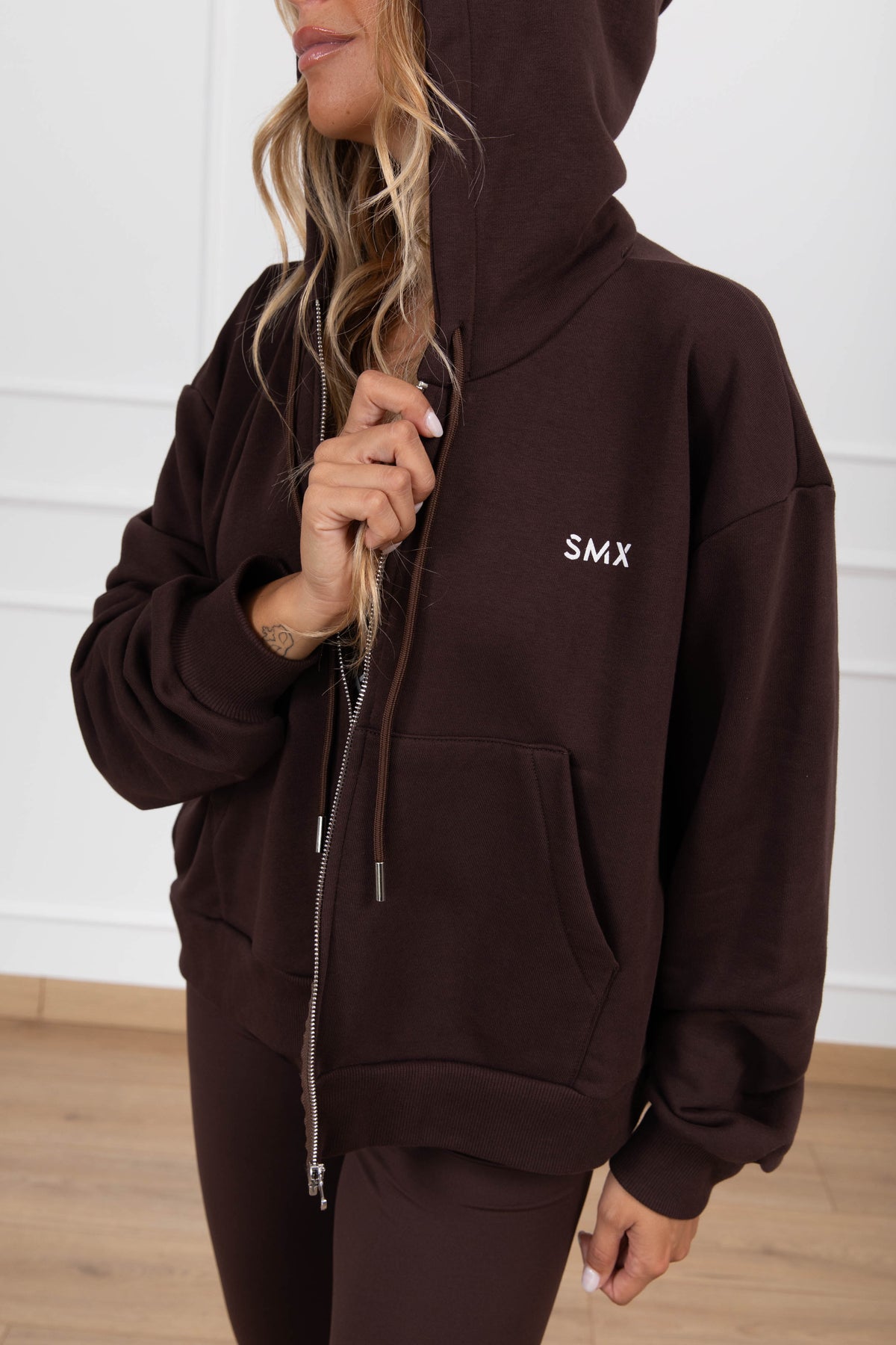 Felpa con zip e cappuccio monogram variante cacao Susy Mix Fitness