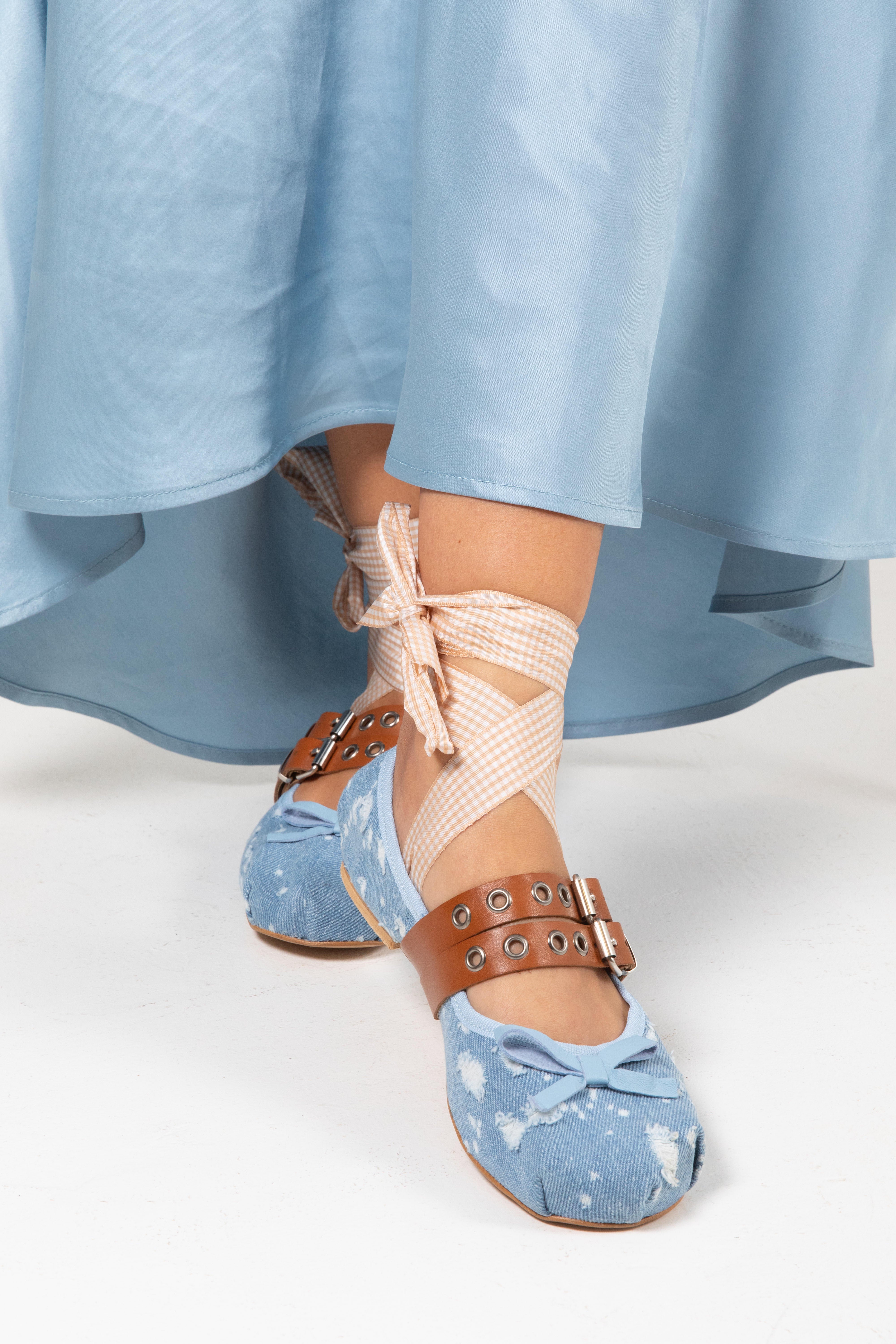 Ballerina in denim con fibbia e fiocco Divine Follie