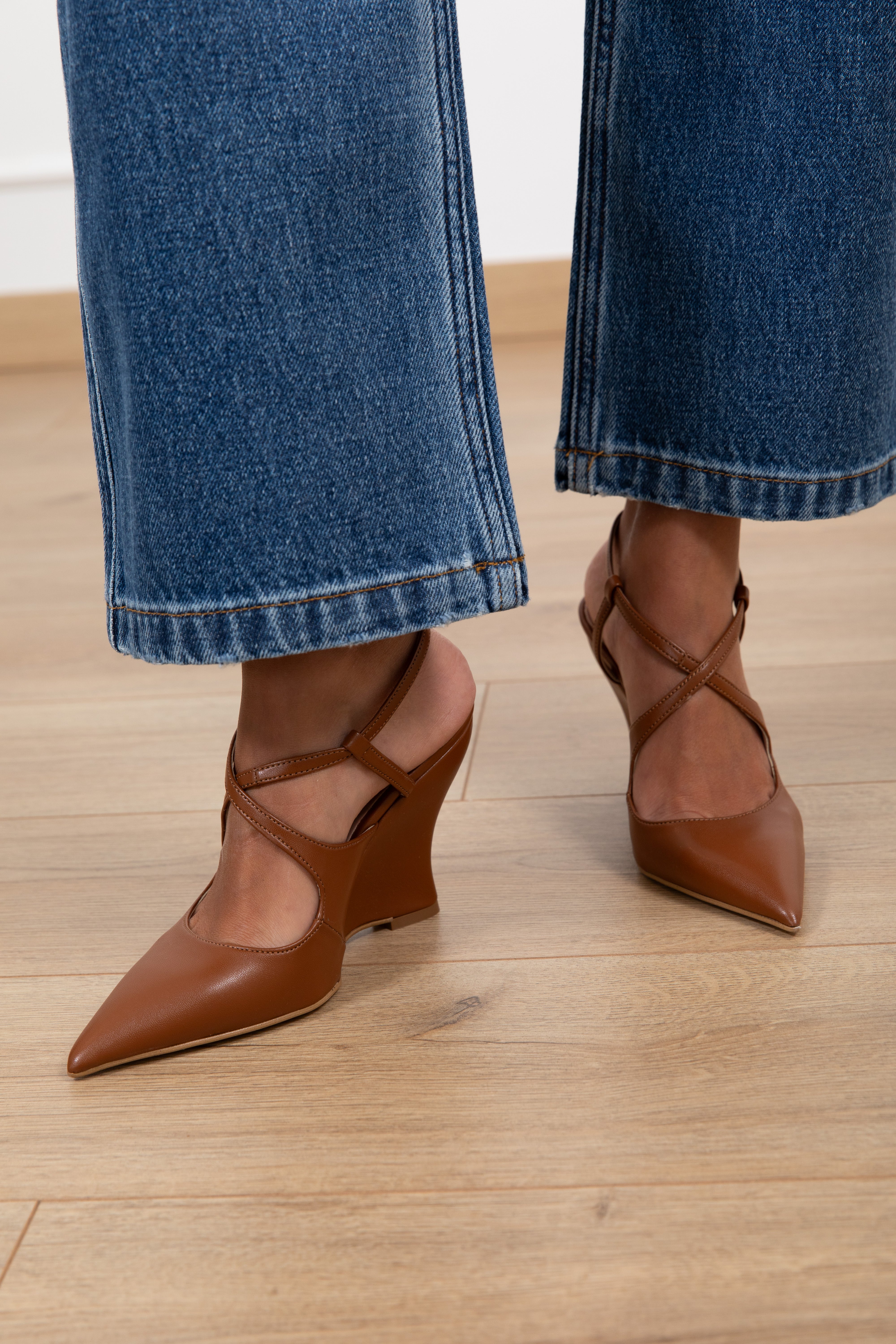 Decolletè in cuoio con tacco unito Divine Follie