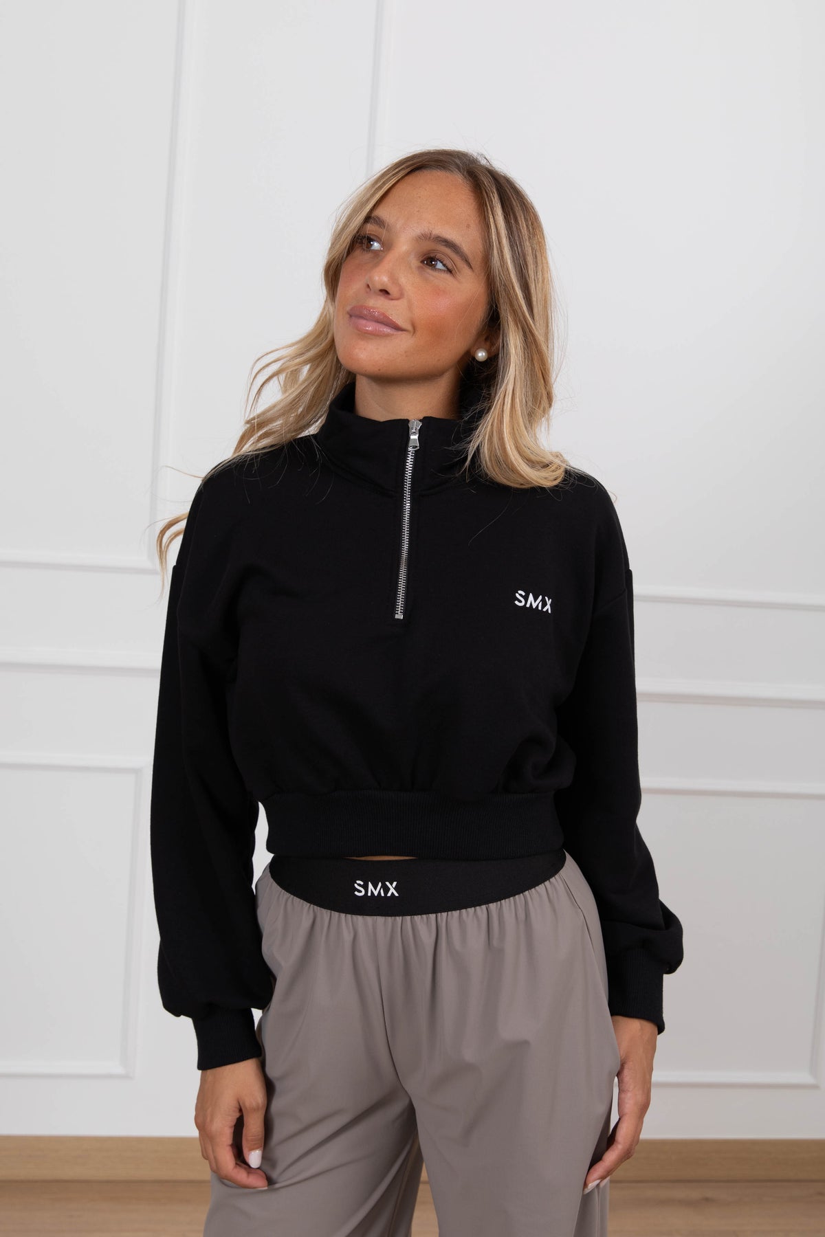 Felpa cropped mezza zip monogram variante nero Susy Mix Fitness