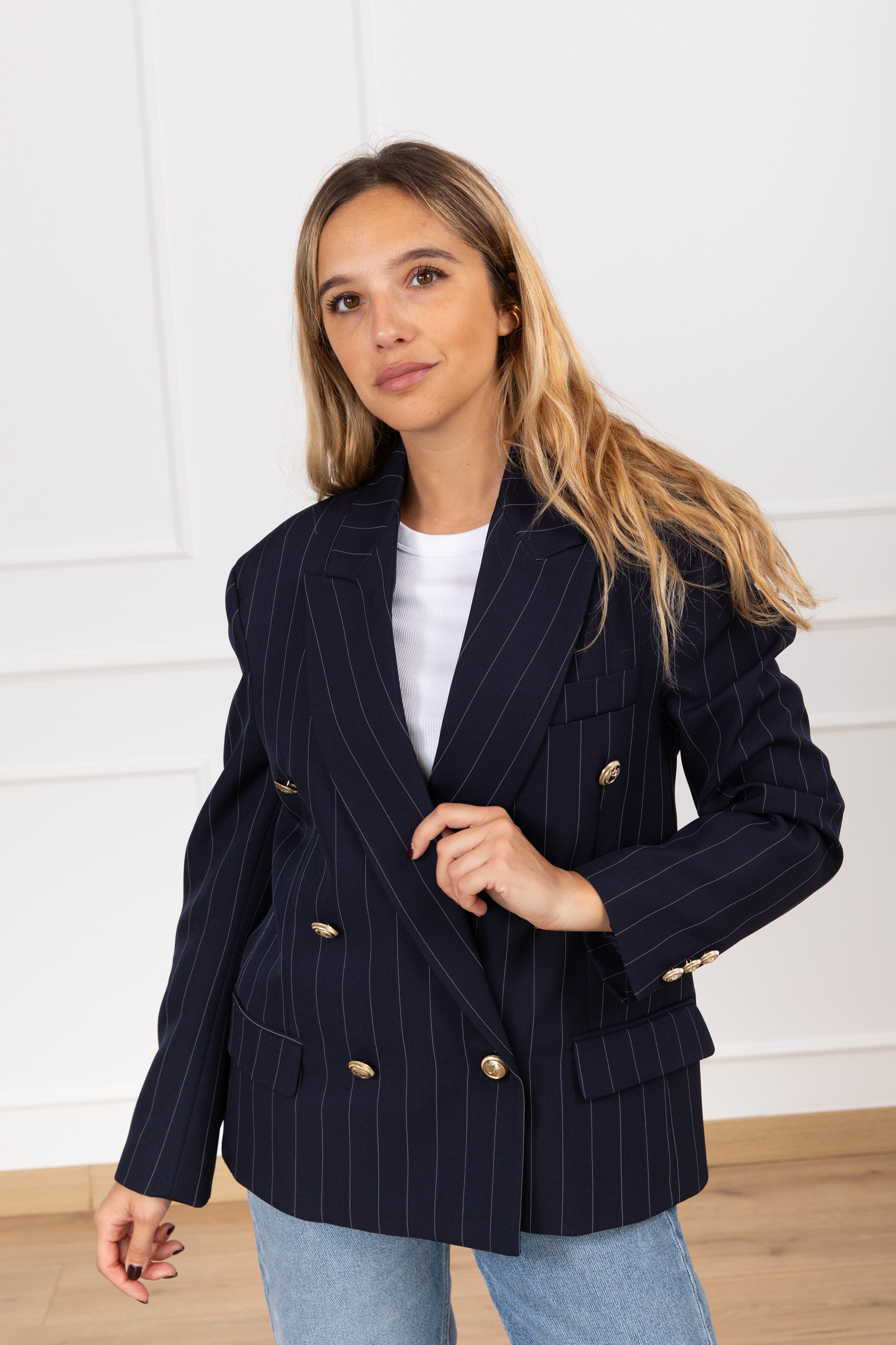 Giacca doppio-petto gessata con spallona ViCOLO