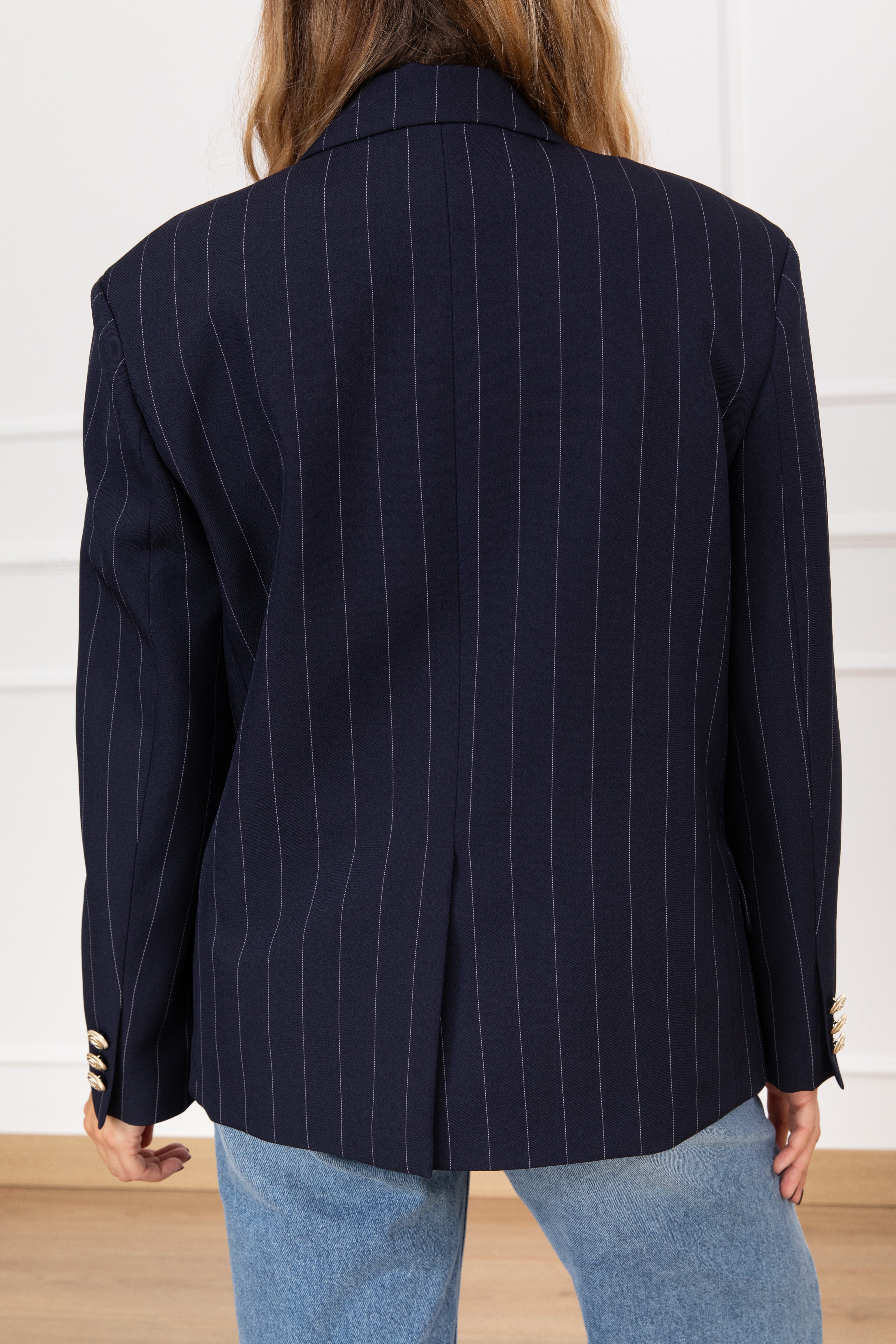 Giacca doppio-petto gessata con spallona ViCOLO