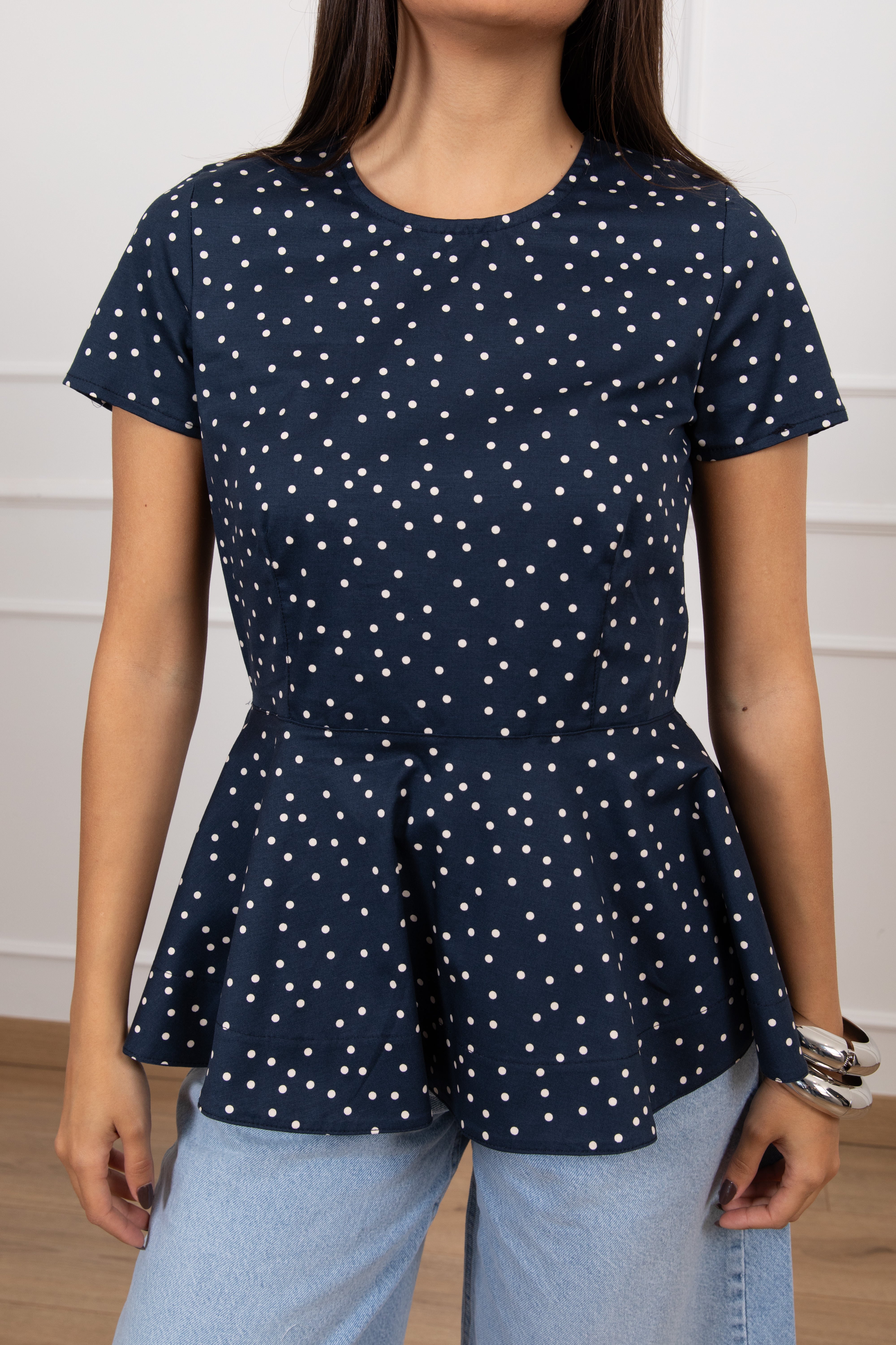 Blusa manica corta a pois con godet Motel