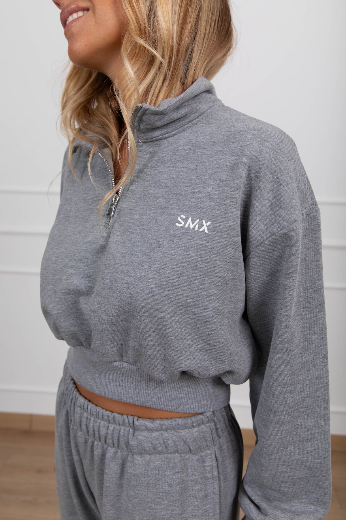 Felpa cropped mezza zip monogram variante grigio Susy Mix Fitness