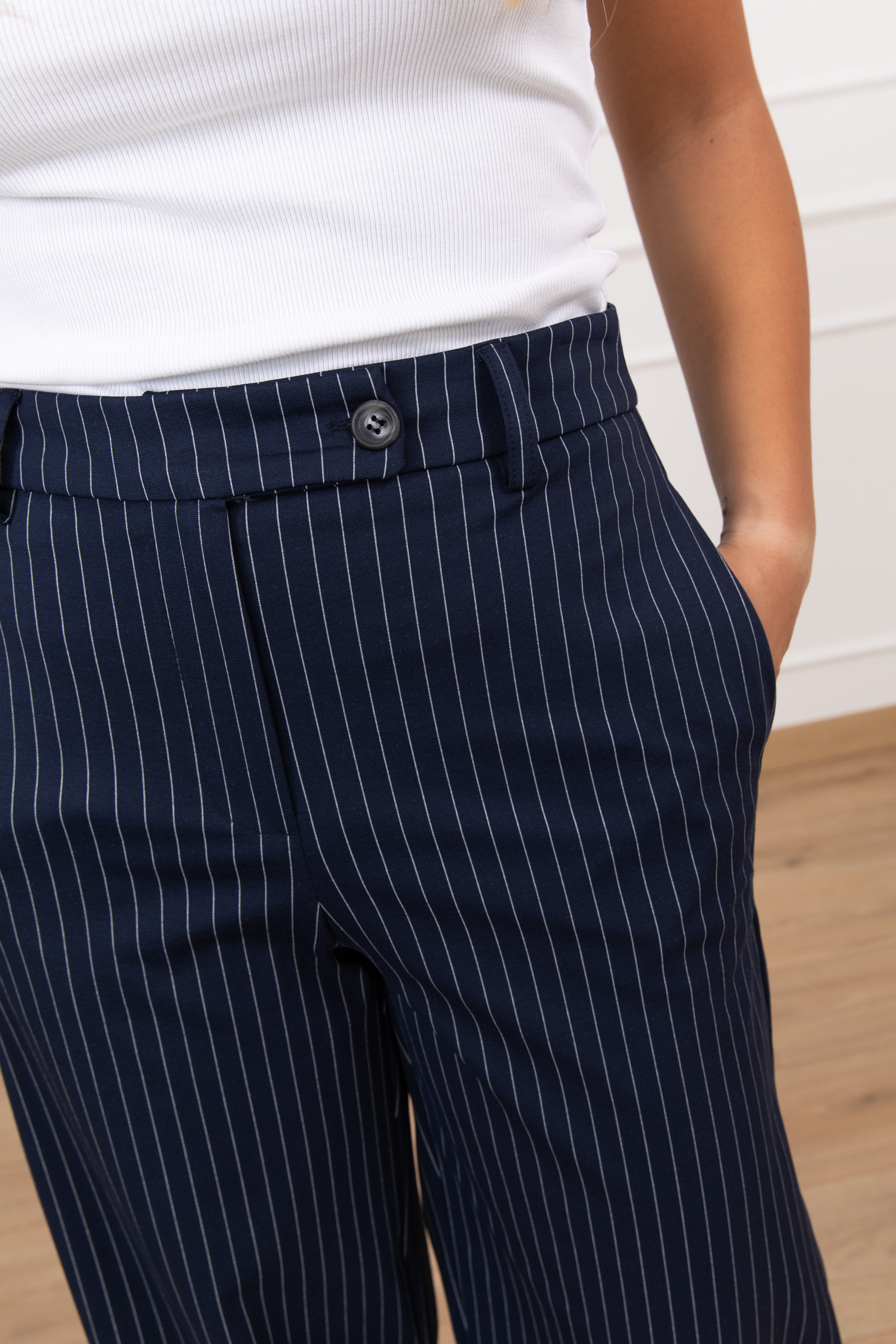 Pantalone gessato gamba dritta in punto milano leggero Tensione IN