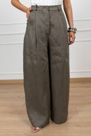 Pantalone barrel-fit in 100% lino con pinces Tensione IN