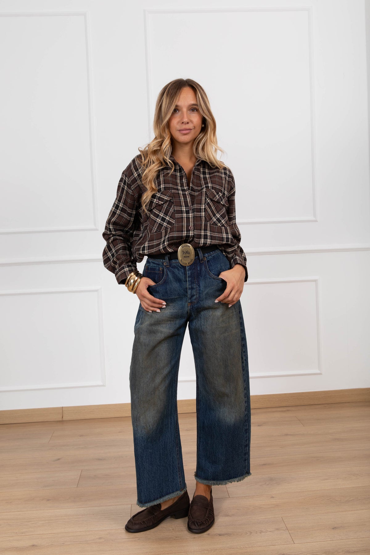 Jeans lavaggio sabbiato con cintura placca Tensione IN