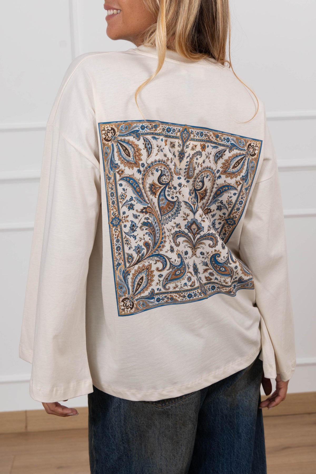T-shirt con stampa paisley sul retro ViCOLO