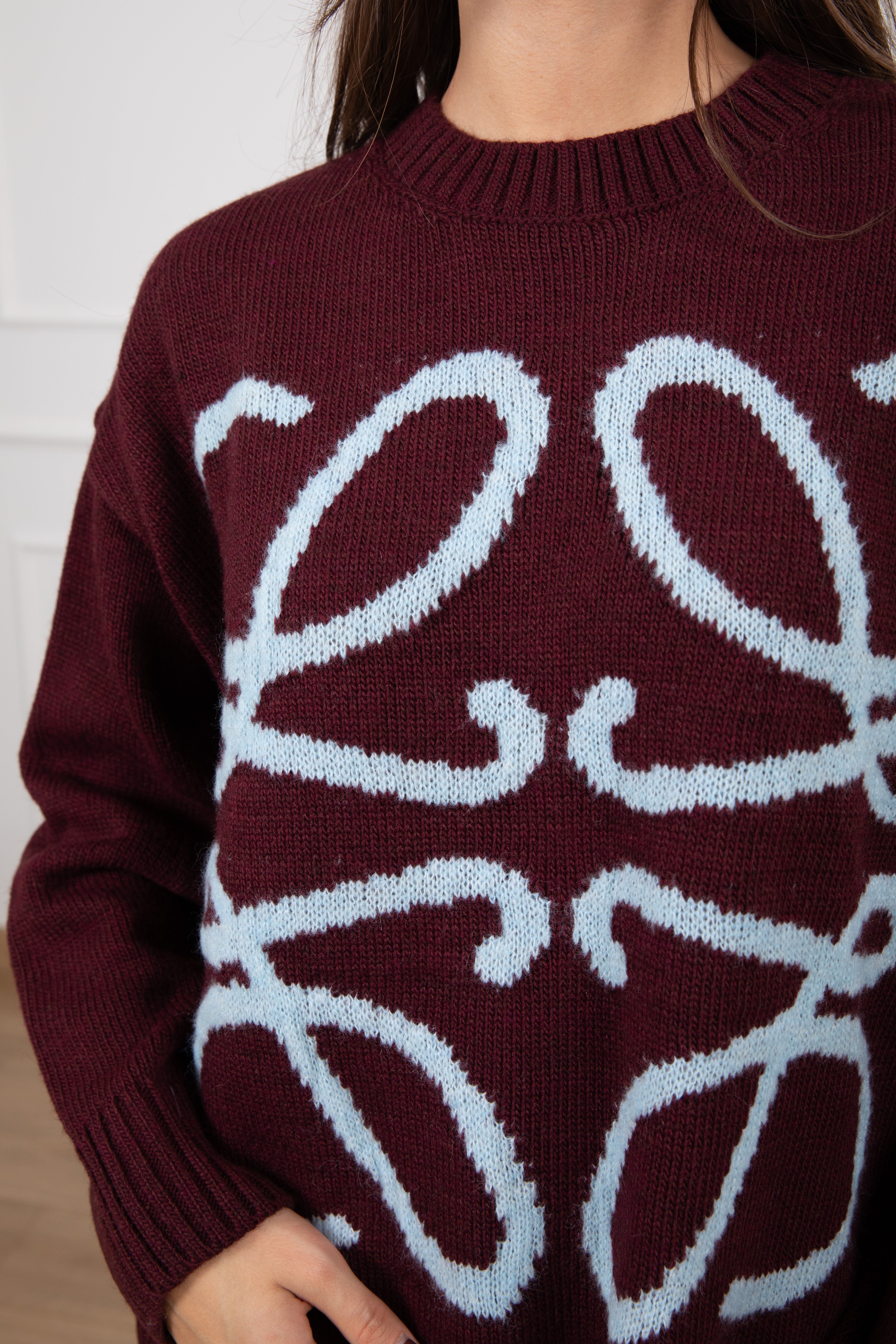 Pull con ricamo incrociato Motel