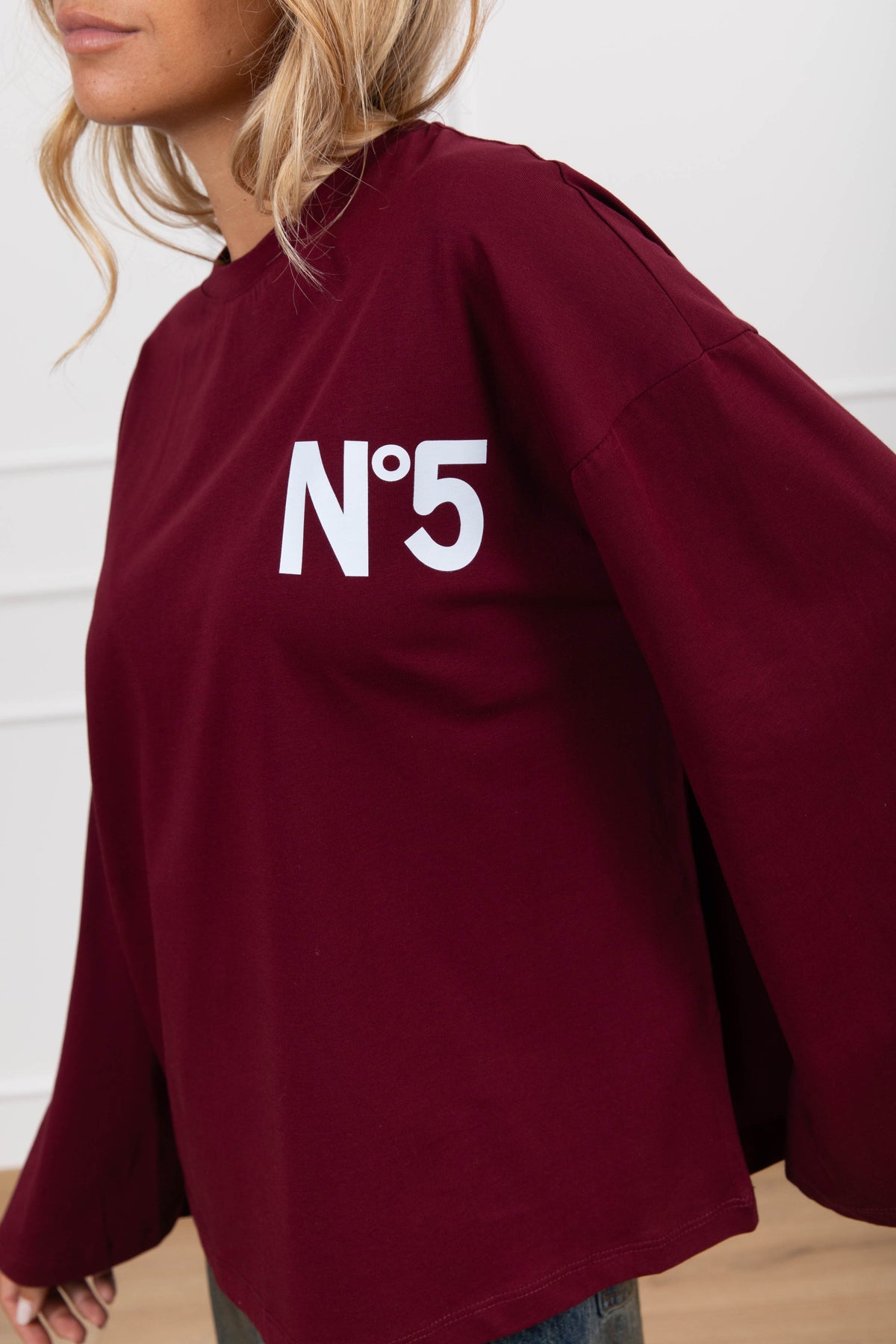 T-shirt manica lunga svasata "N 5" variante bordeaux/bianco Tensione IN