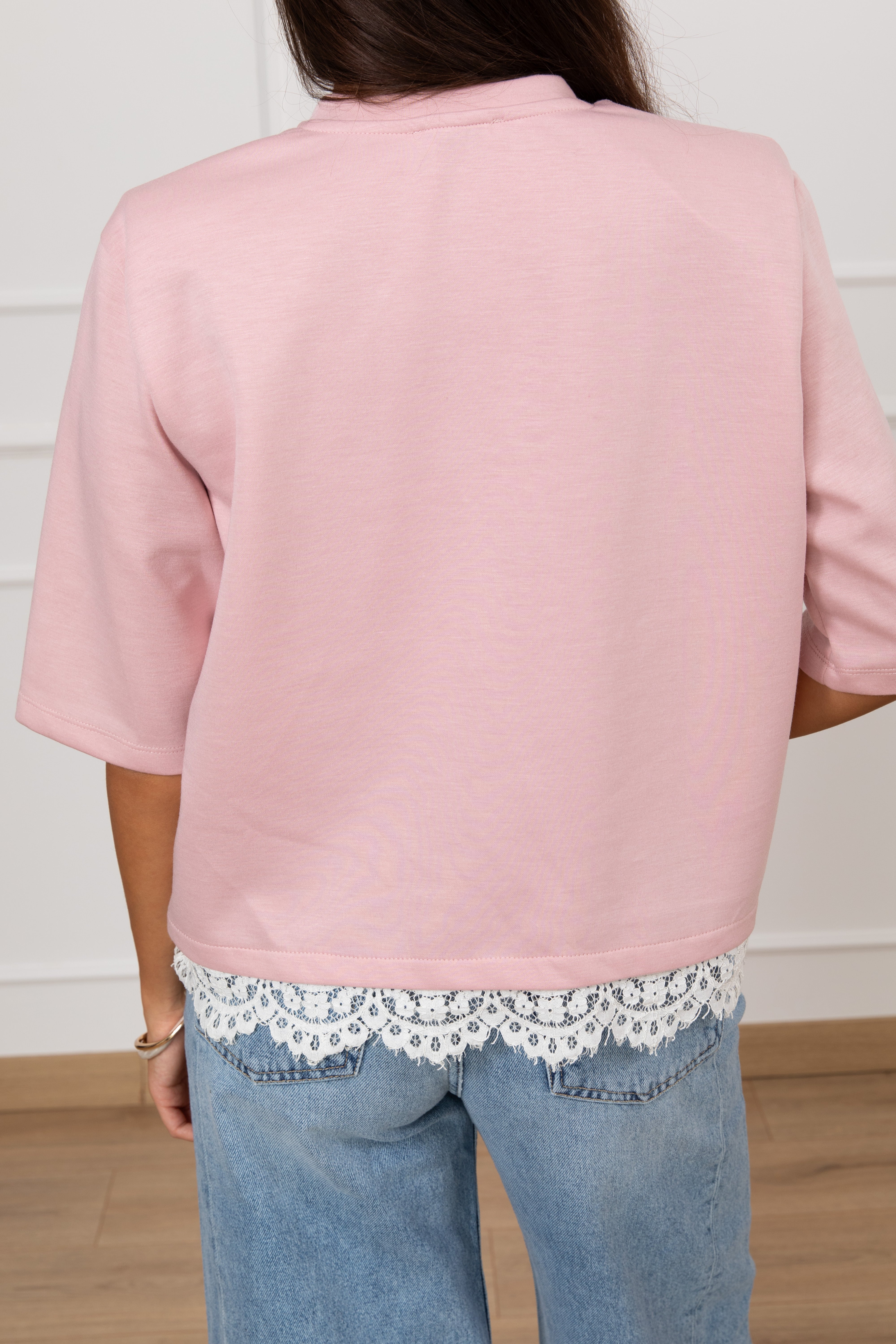 T-shirt cropped in poli-viscosa con fondo in pizzo Dixie
