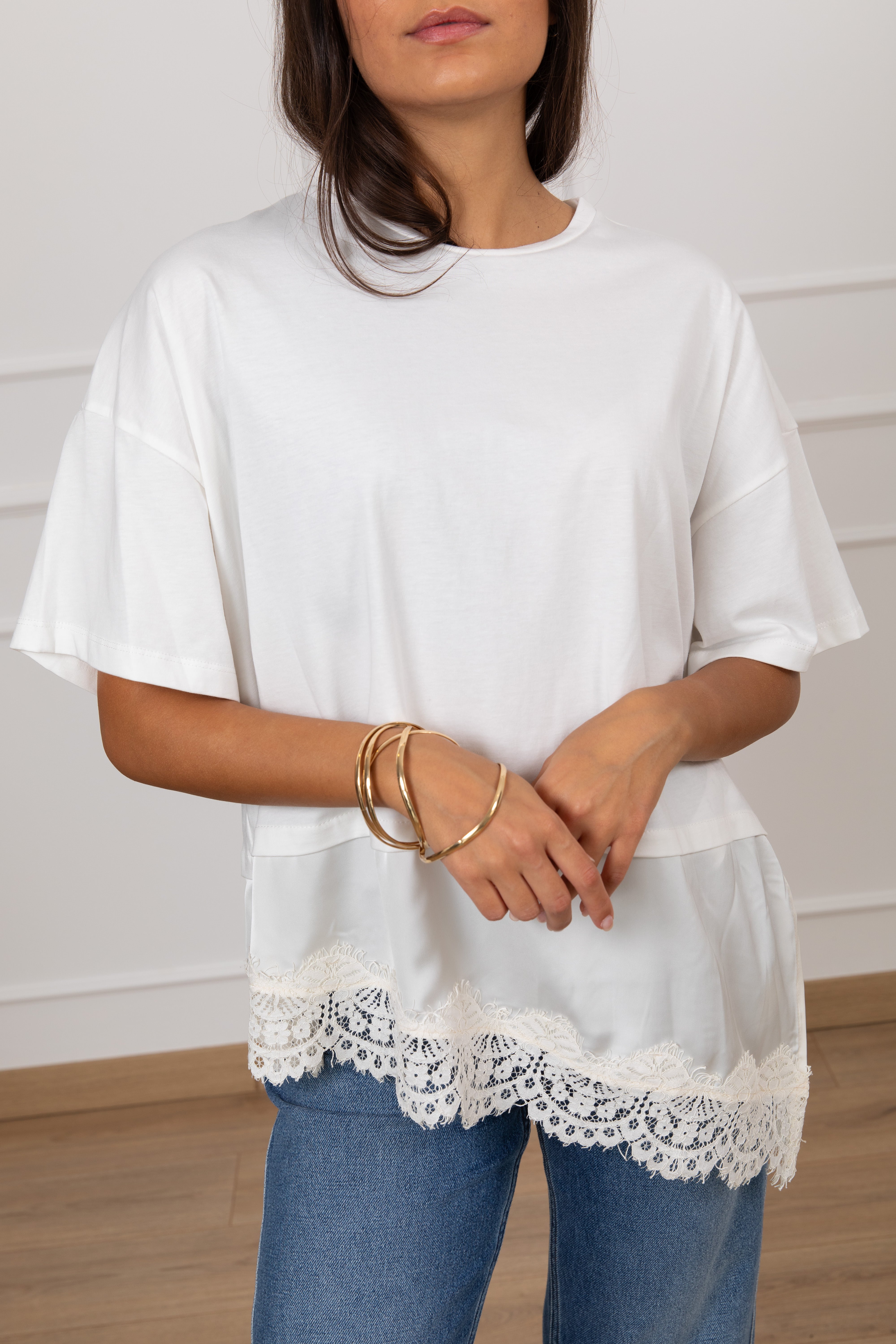 T-shirt cropped con fondo lingerie Dixie