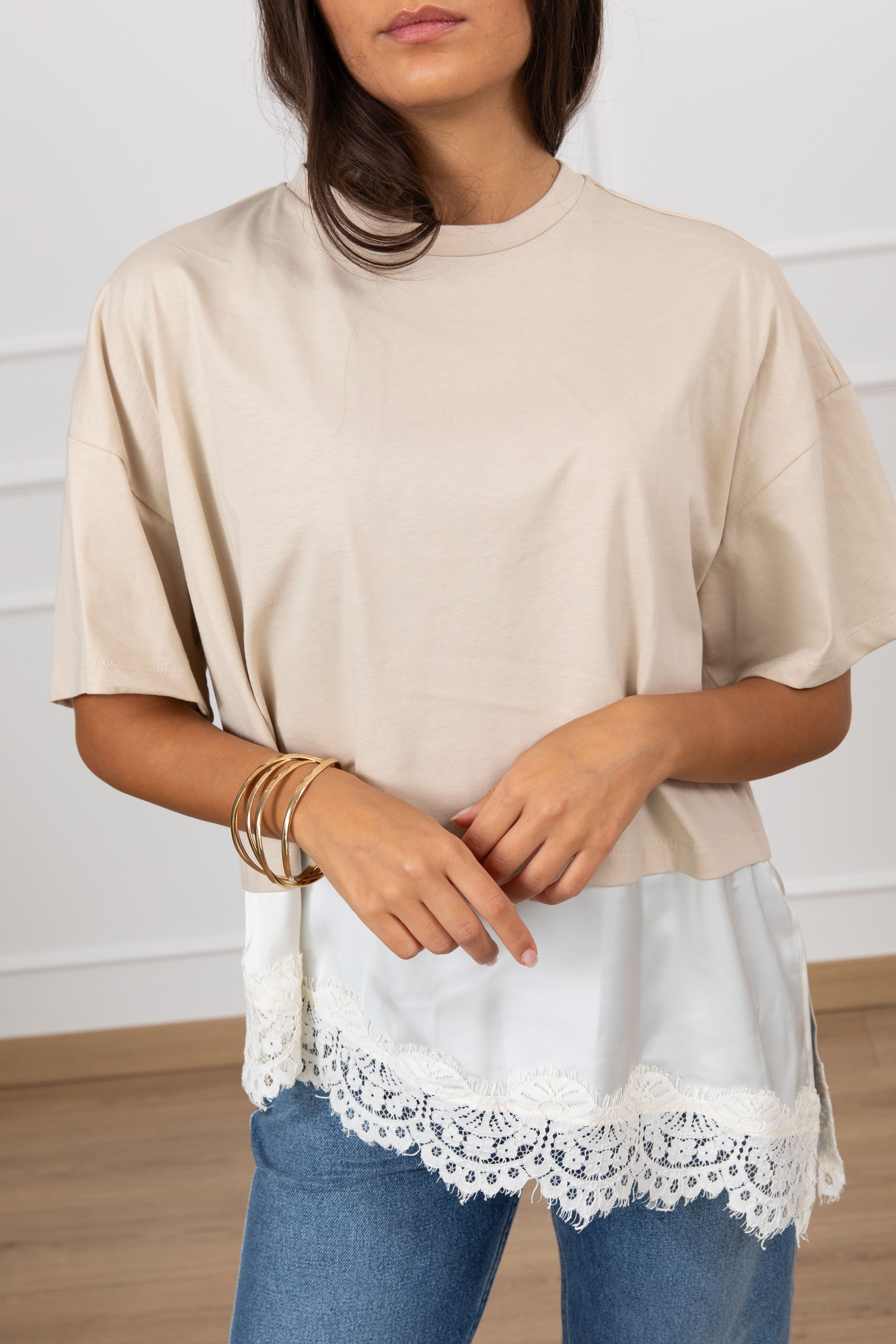 T-shirt cropped con fondo lingerie Dixie