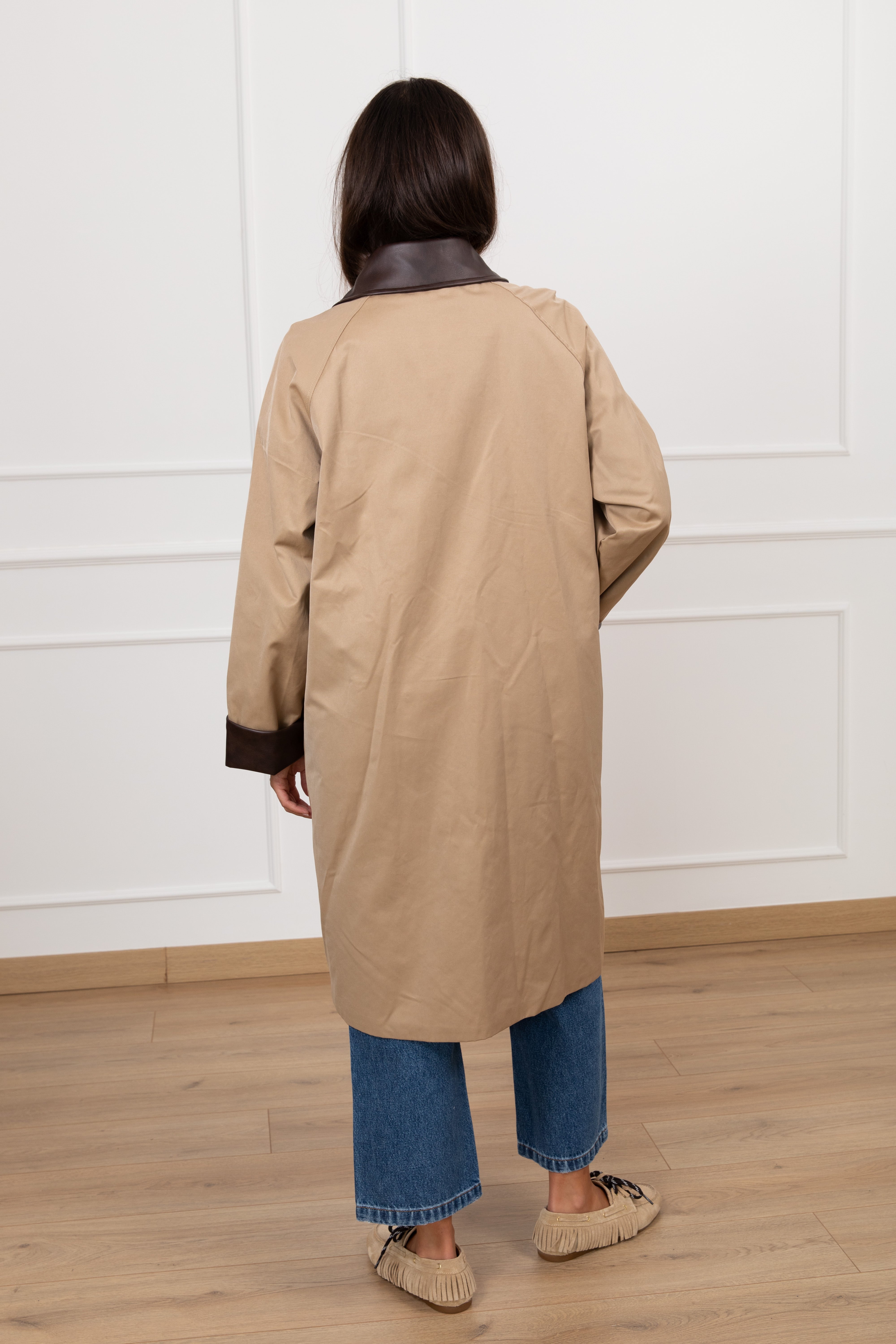 Giaccone lungo con tasche e collo a contrasto in eco-pelle ViCOLO