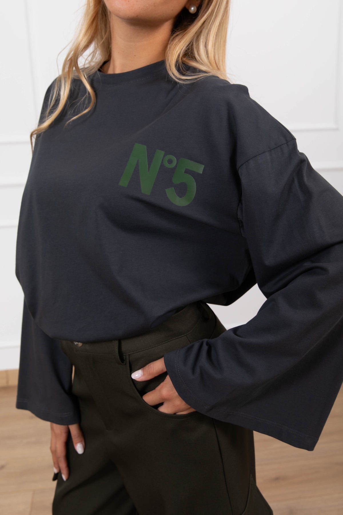 T-shirt manica lunga svasata "N 5" variante piombo/verde Tensione IN