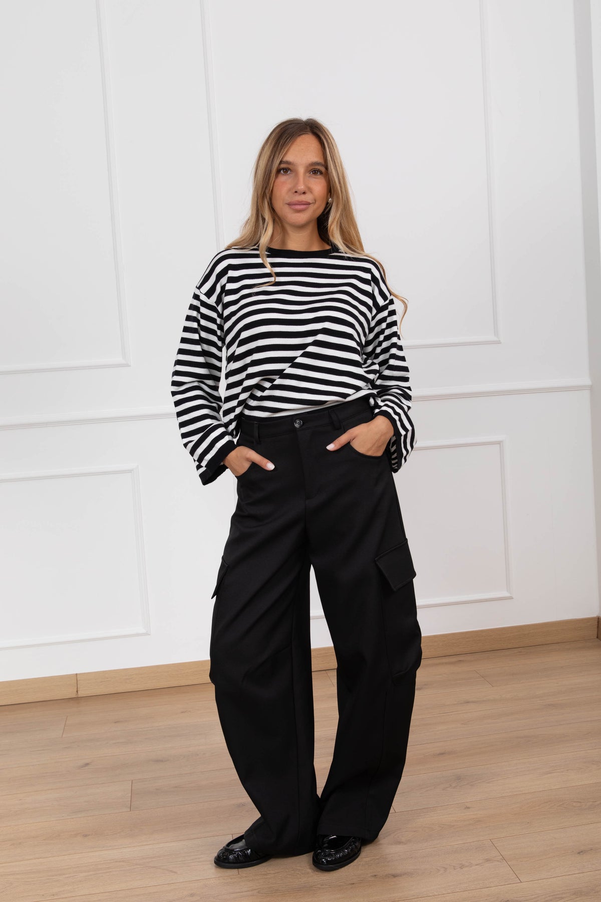 Pantalone barrel-fit cargo variante nero Haveone