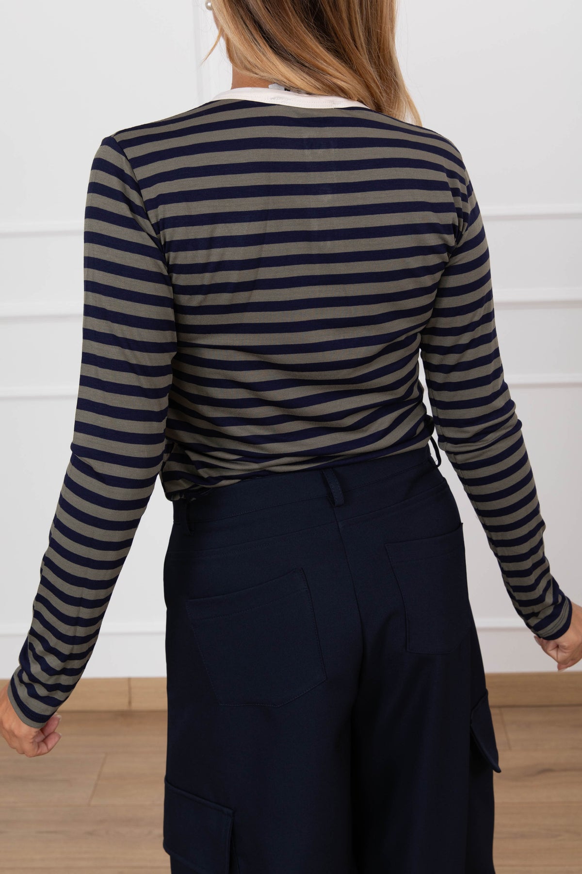 T-shirt serafino a righe con collo a contrasto Haveone
