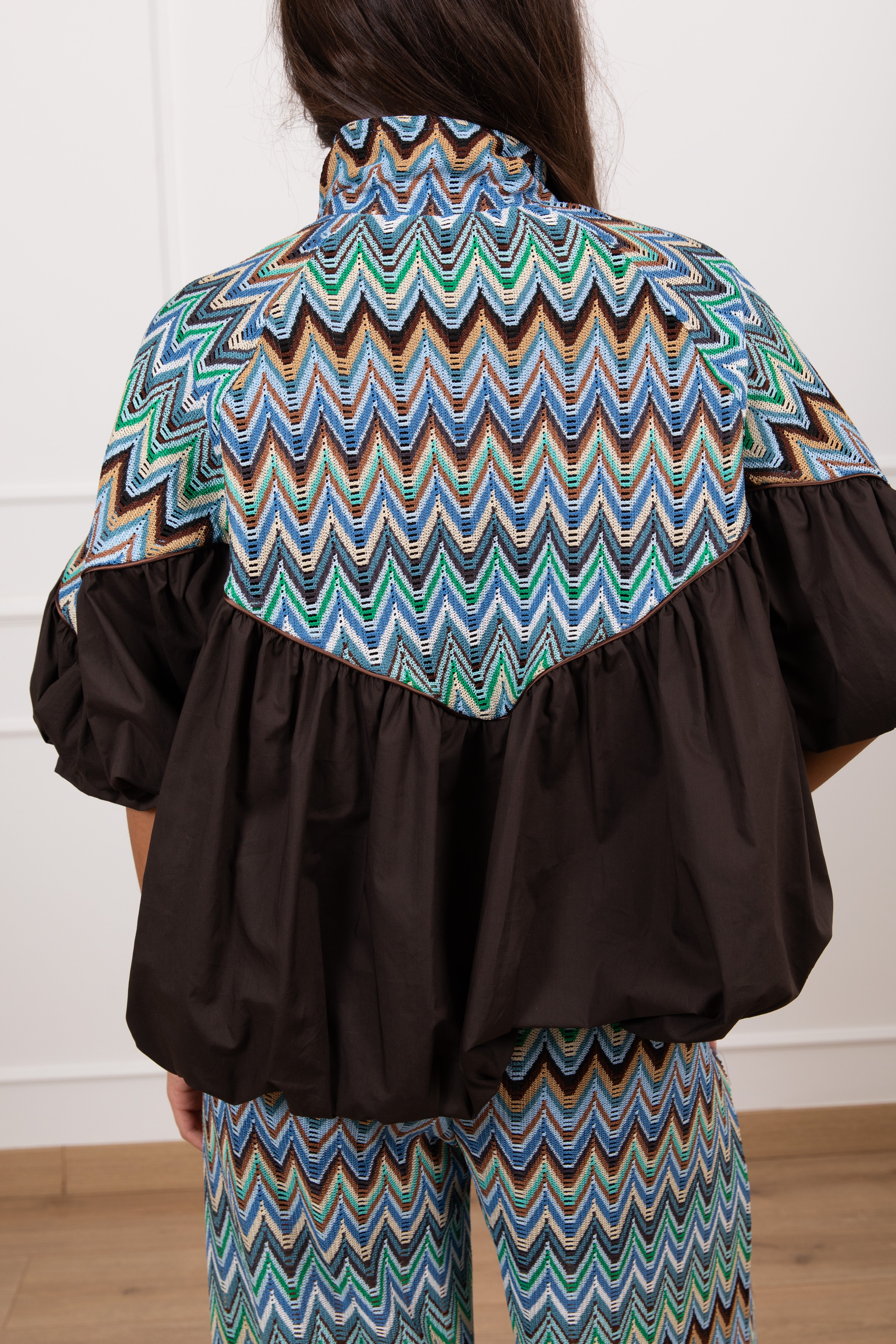 PRE-ORDER 04/05 Bomber manica corta con inserto motivo zig-zag Tensione IN