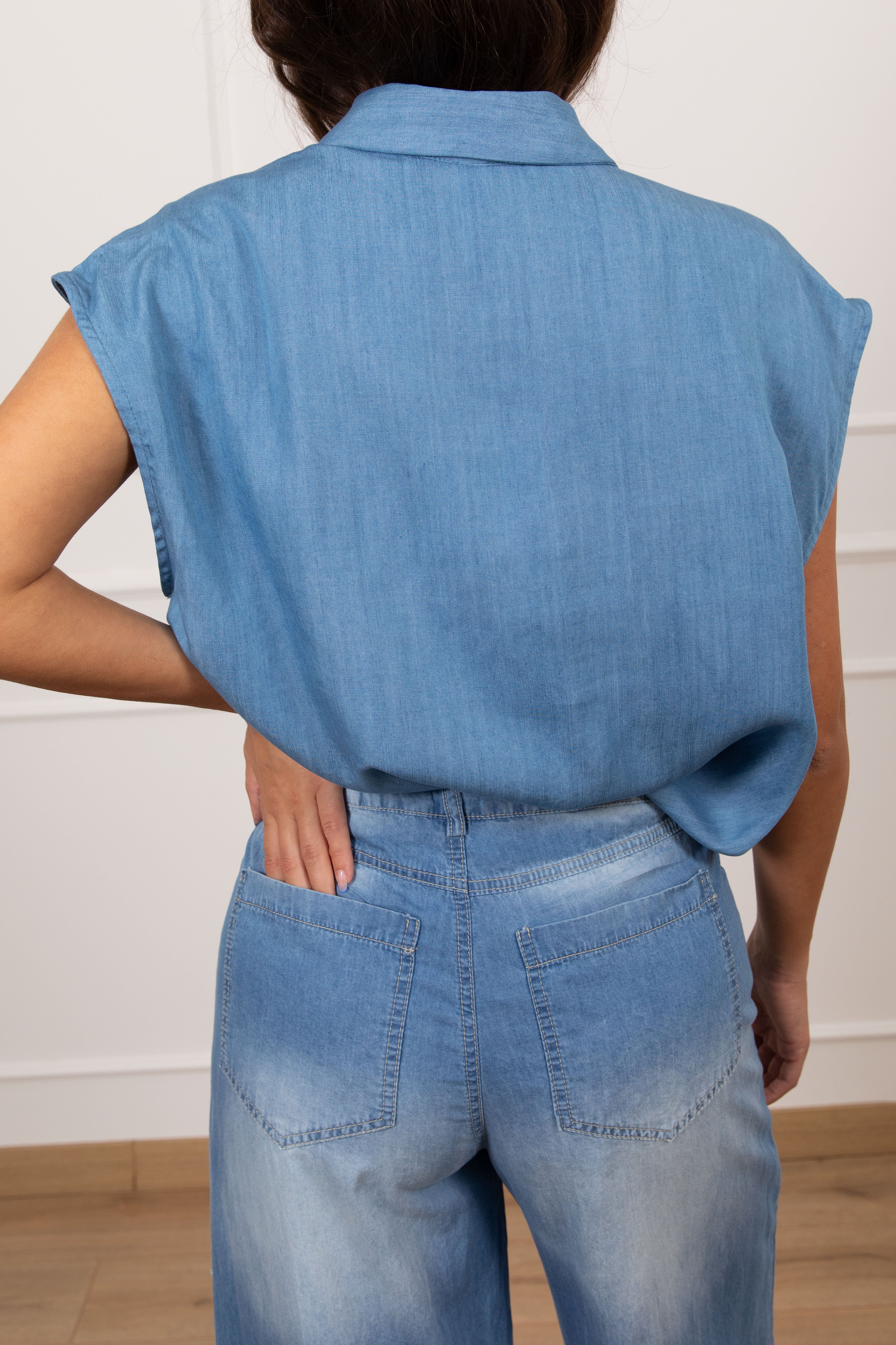 Camicia smanicata in chambrix con tasca paillettes Tensione IN