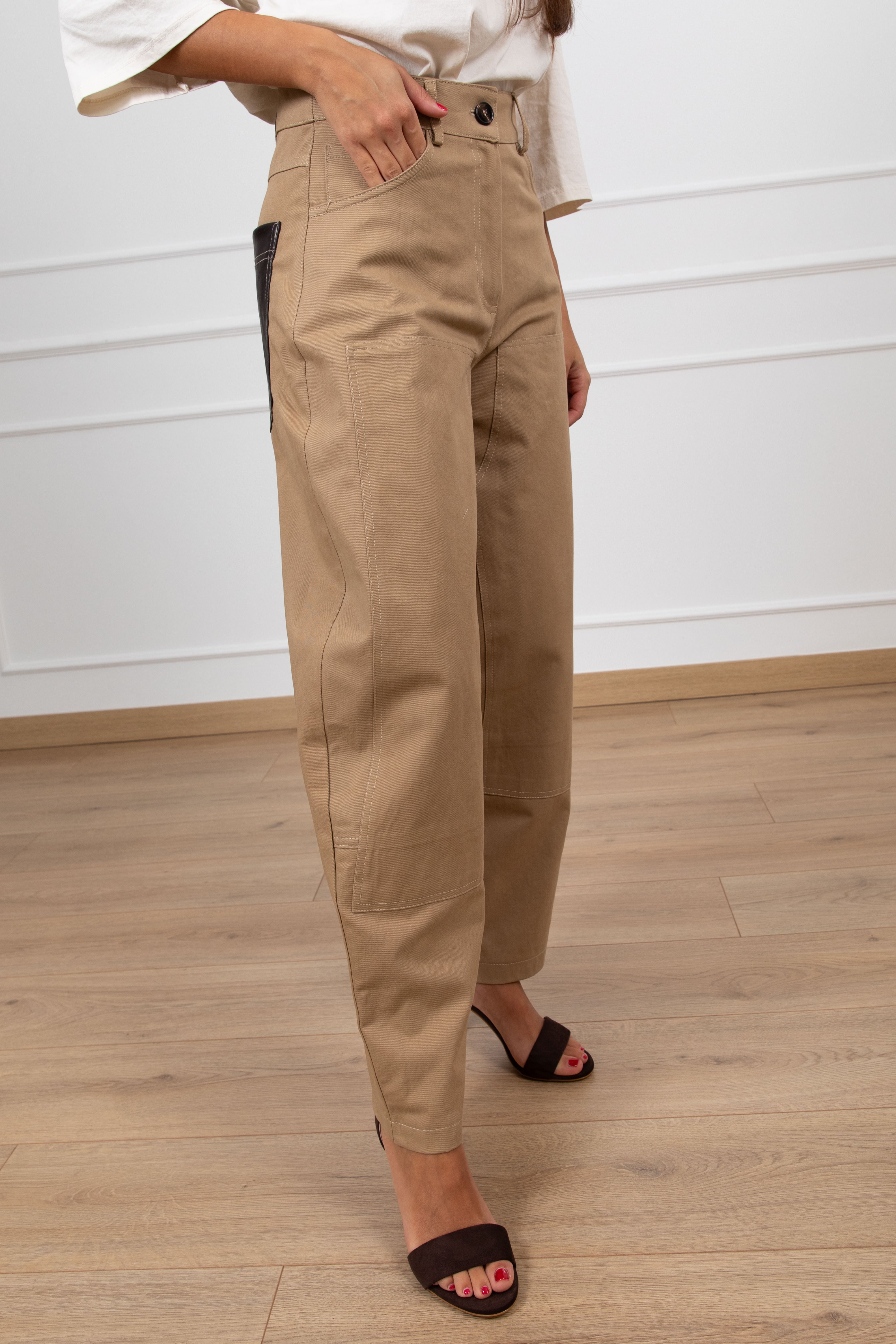 Pantalone worker con tasche in eco-pelle intrecciata Tensione IN
