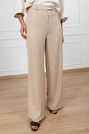 Pantalone gamba dritta con bottone spostato Tensione IN