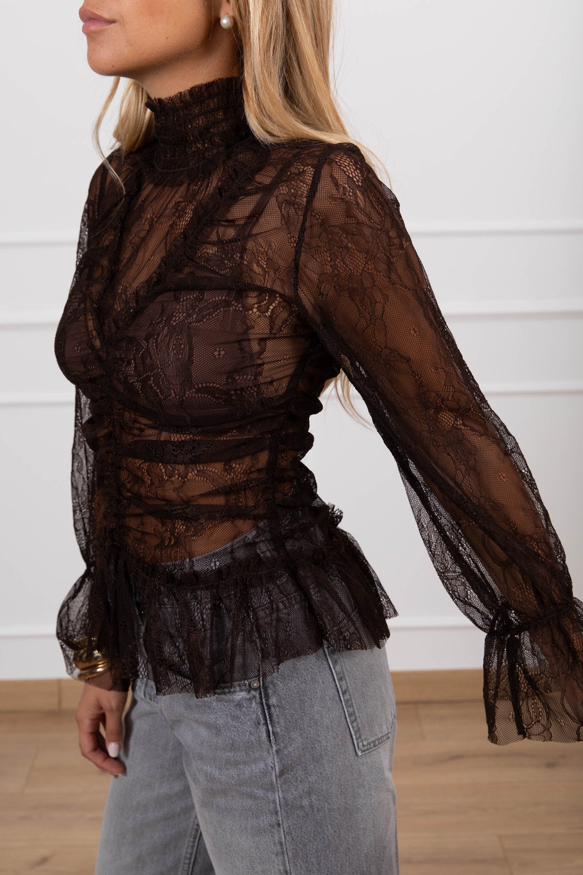 Blusa in pizzo variante moro Susy Mix