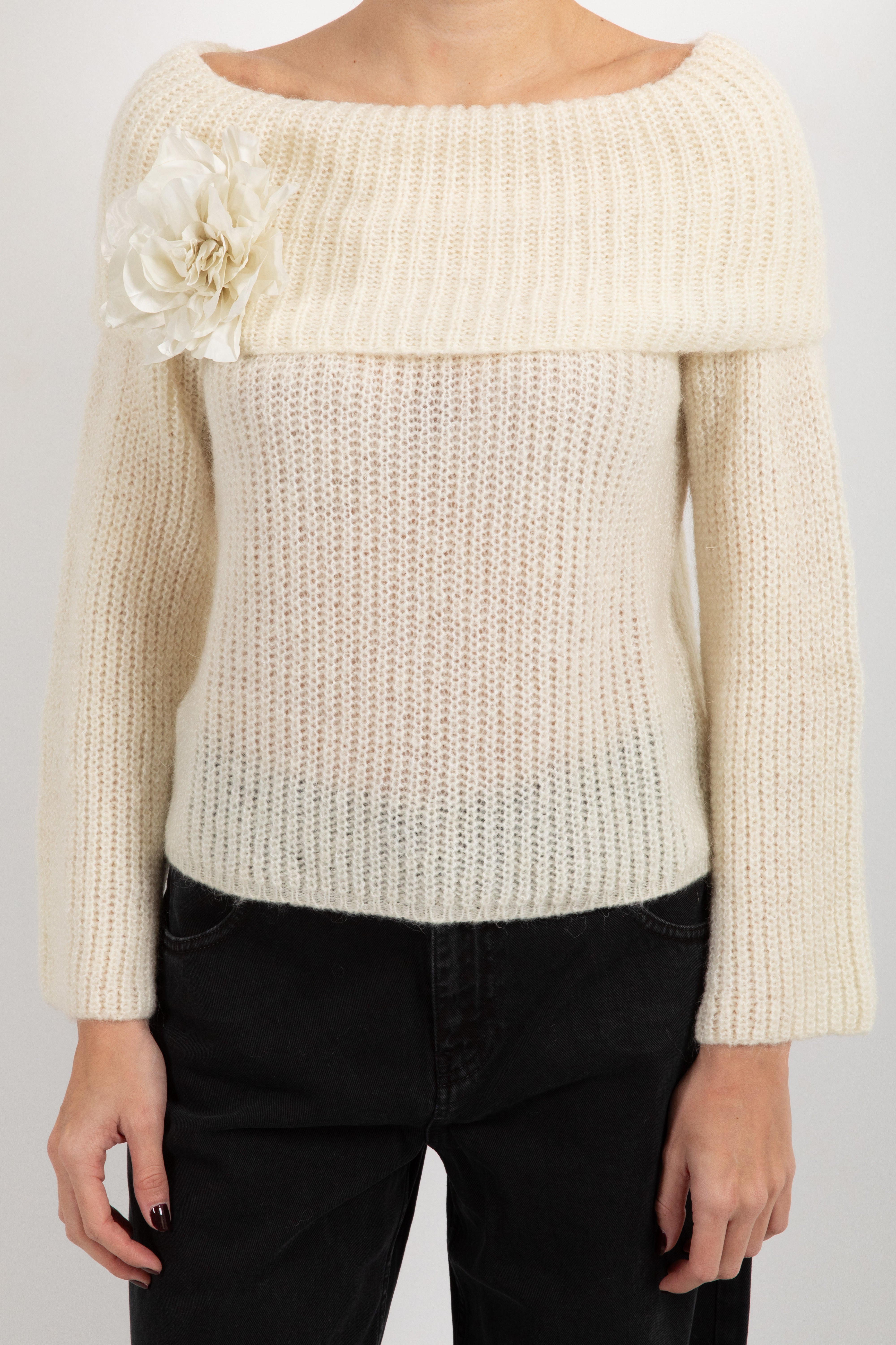 Pull in mohair con scollo shiffer e spilla ViCOLO